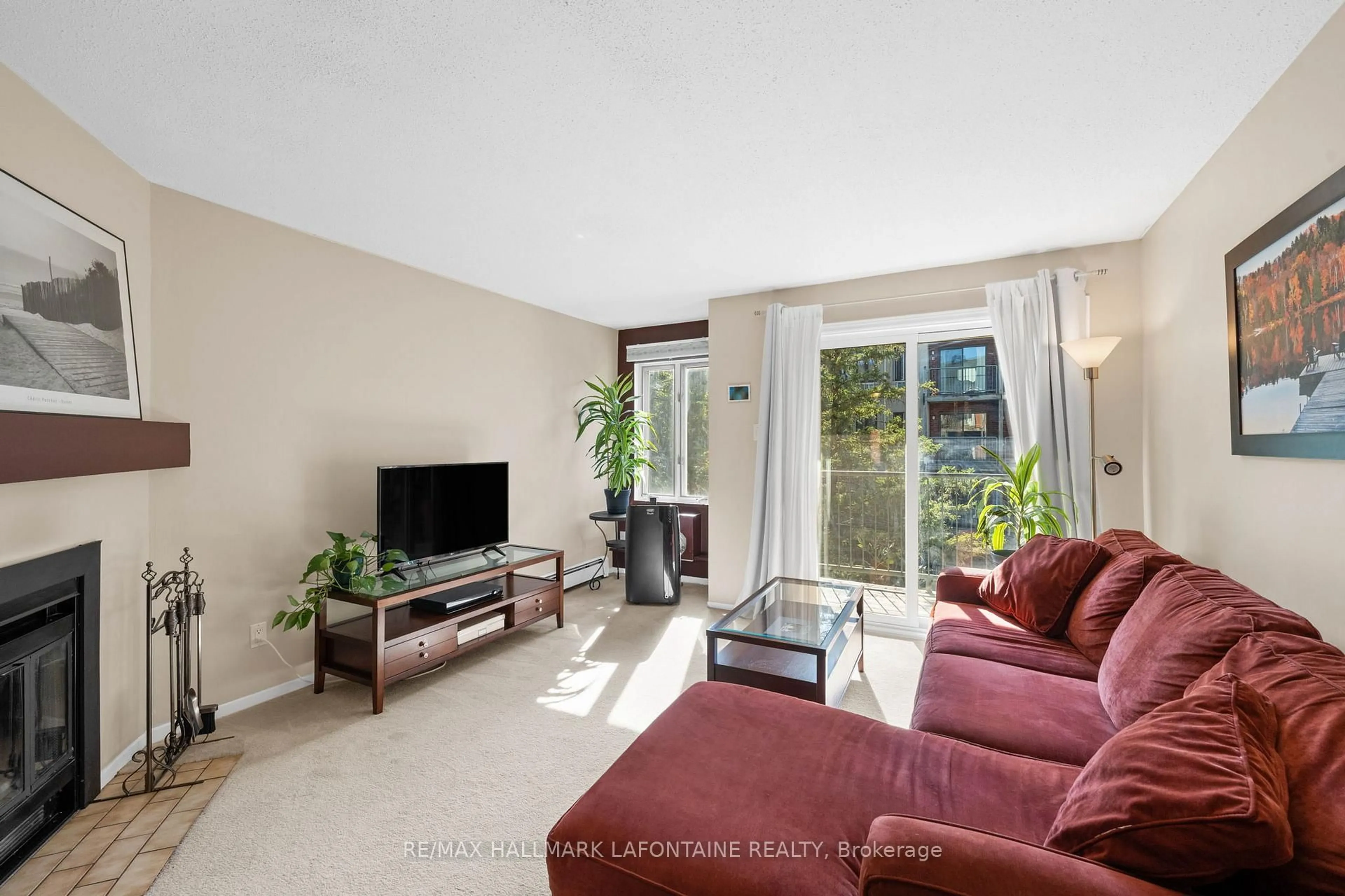 Living room with furniture, unknown for 12 Crispin Private, Ottawa Ontario K1K 2T8