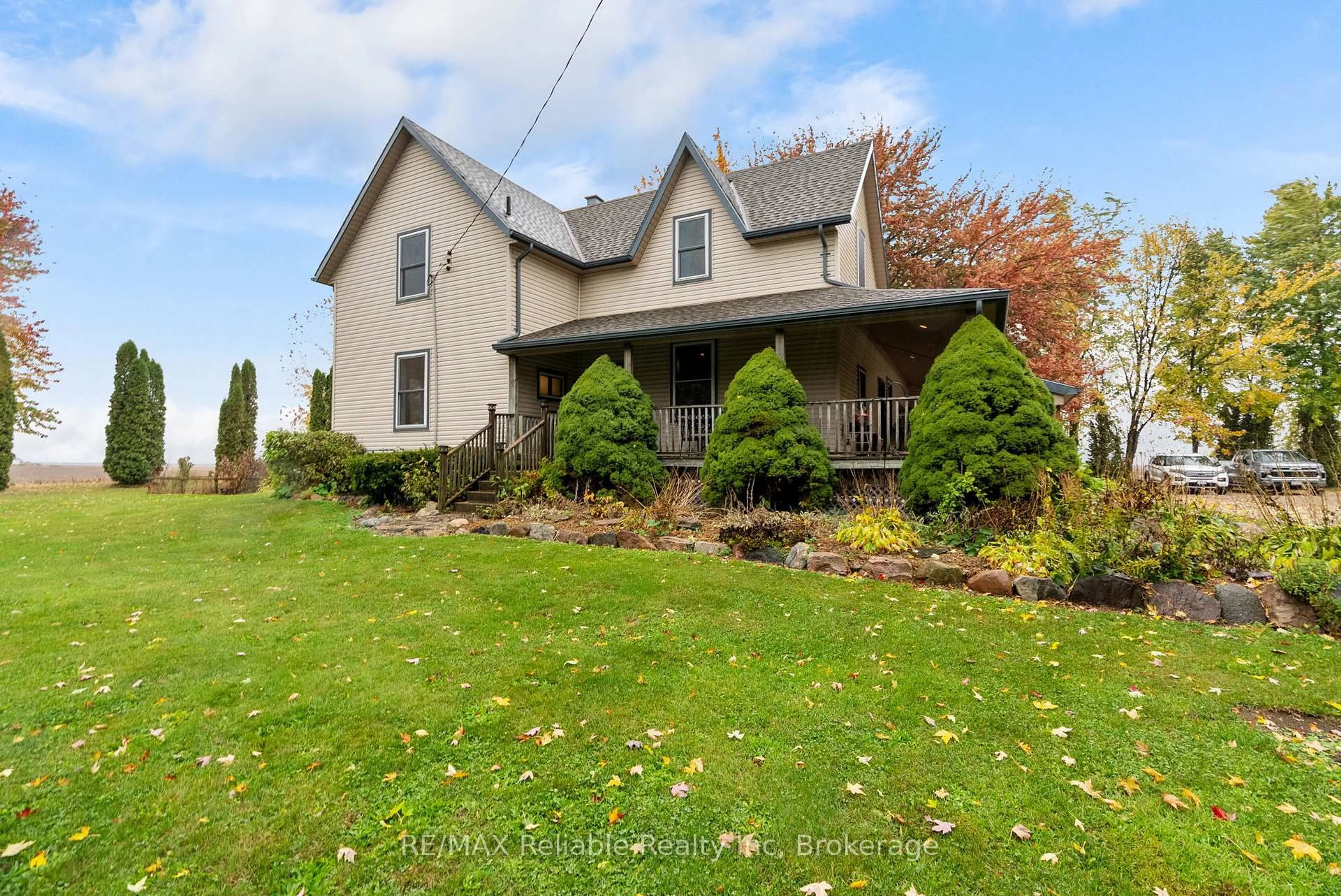 A pic from outside/outdoor area/front of a property/back of a property/a pic from drone, street for 43488 Chiselhurst Rd, Huron East Ontario N0M 2E0
