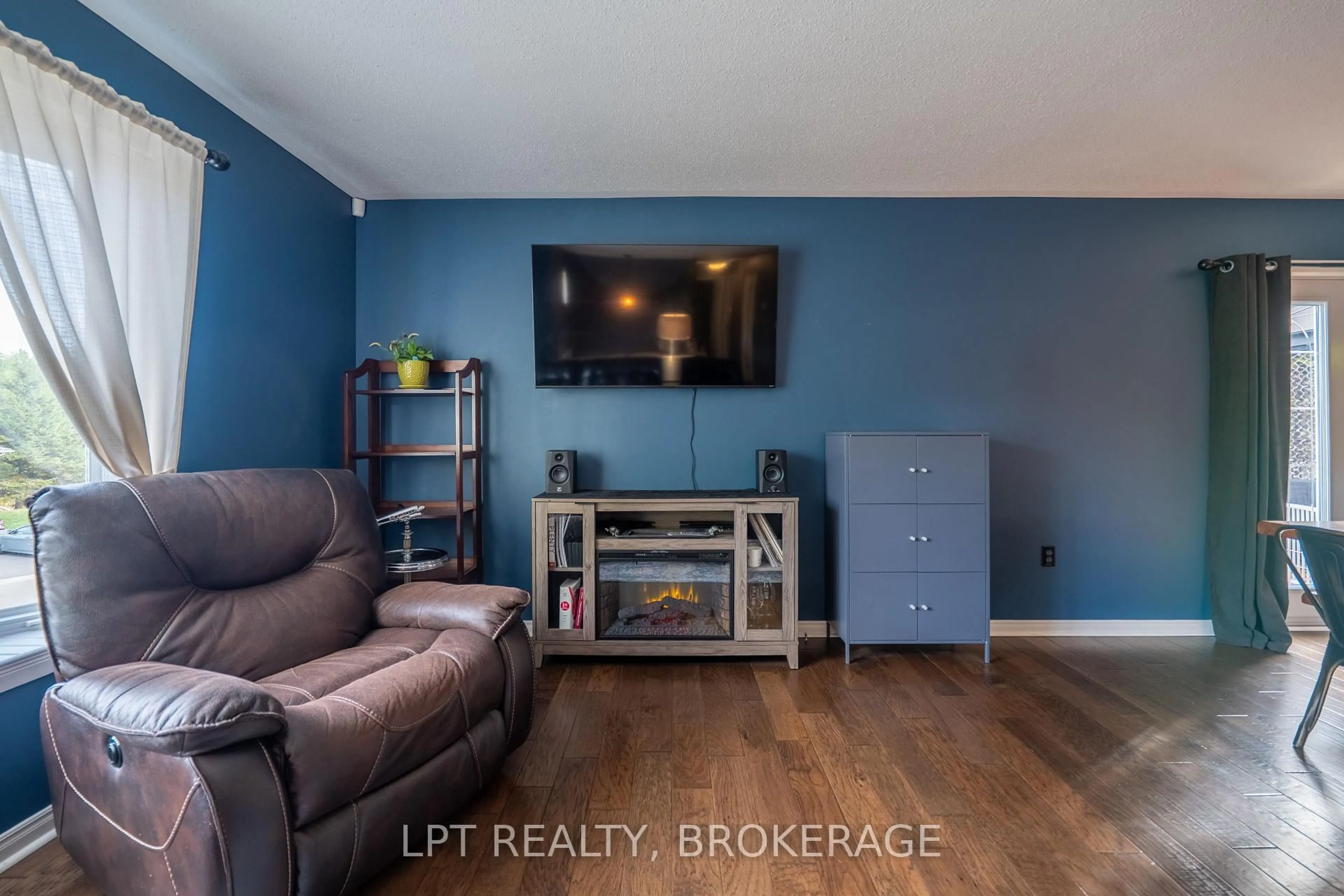 Living room with furniture, wood/laminate floor for 697 Macdonald Dr, Gananoque Ontario K7G 3C4