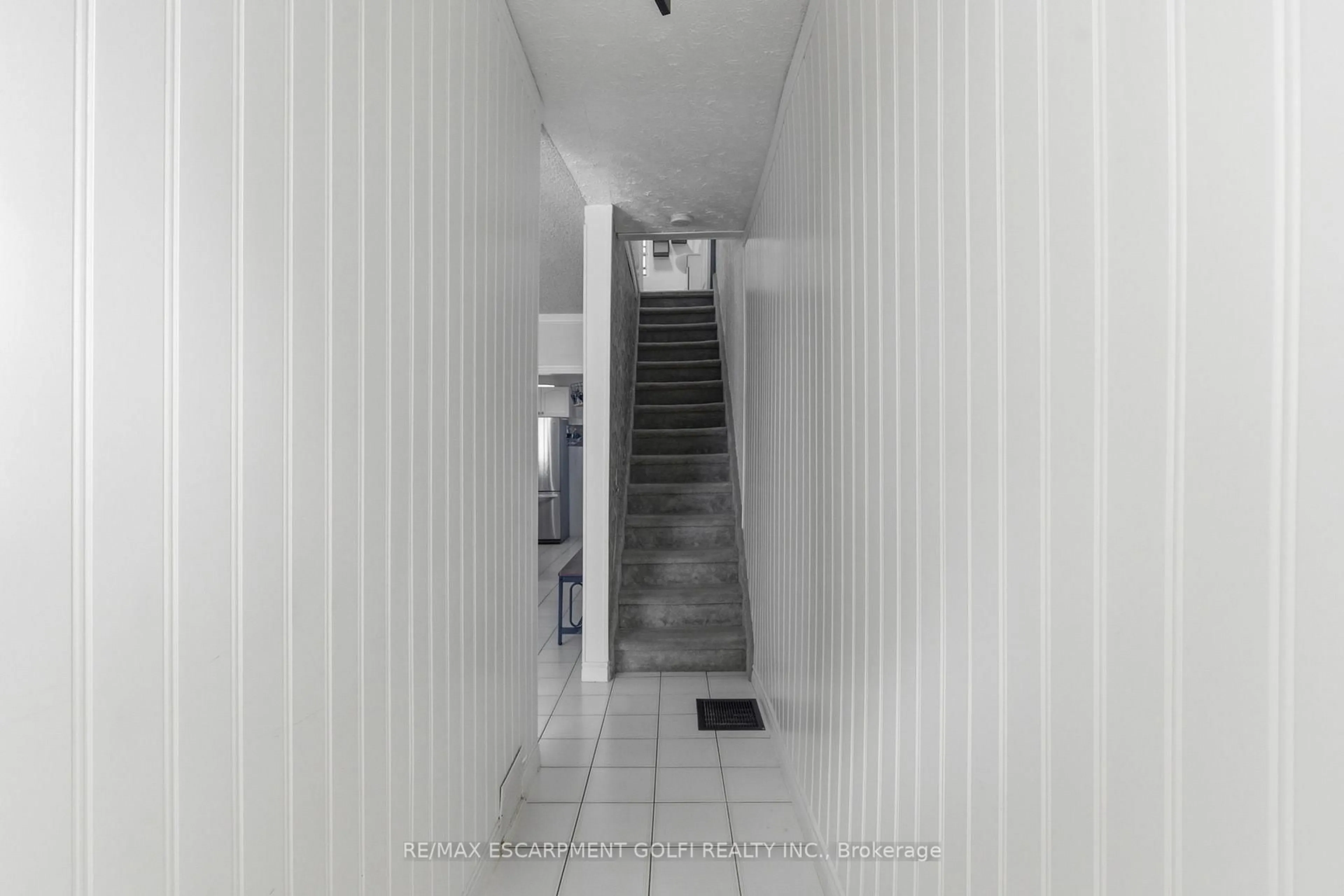 Stairs for 97 FRANCIS St, Hamilton Ontario L8L 3V4