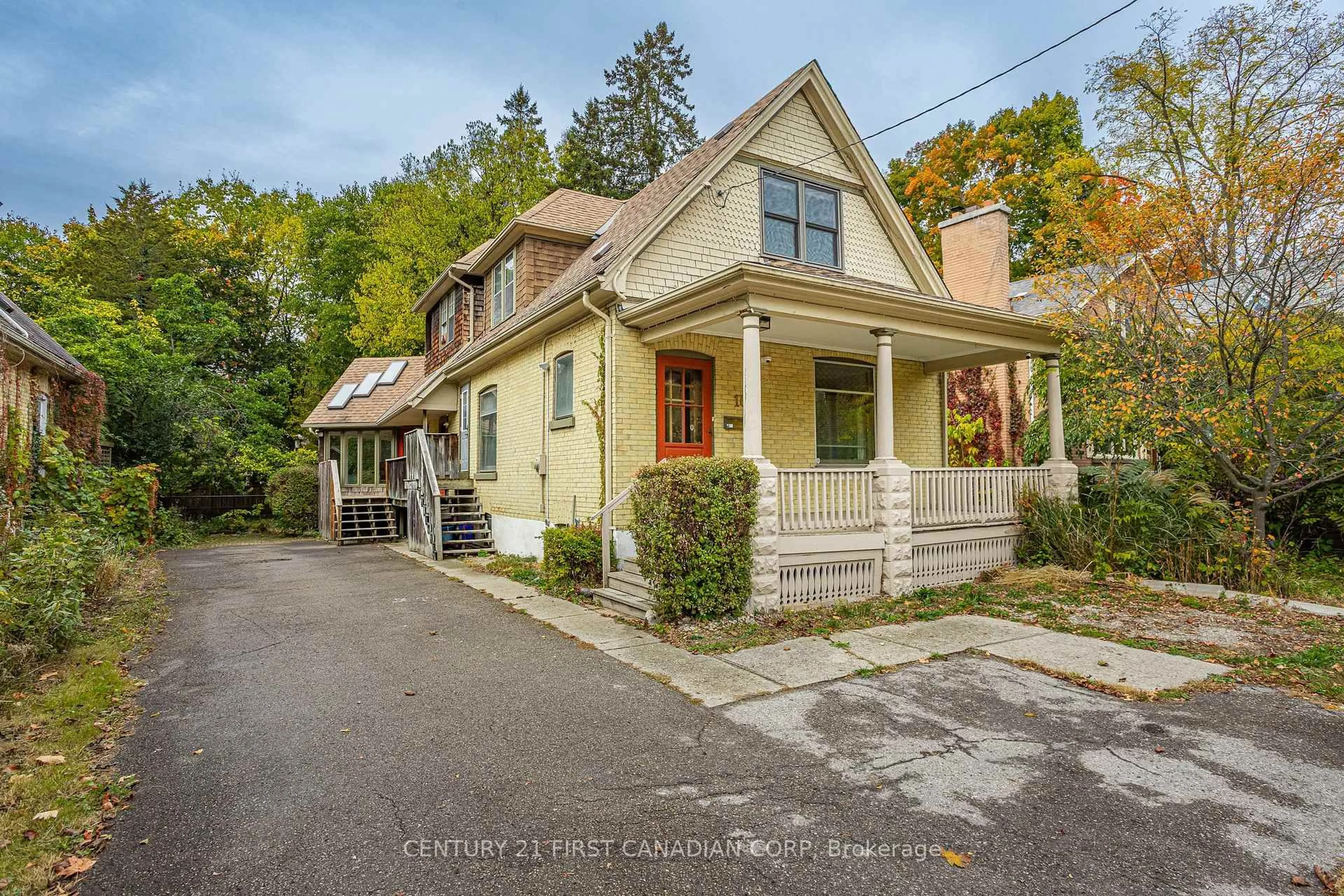 Unknown for 16 Woodward Ave, London North Ontario N6H 2G7