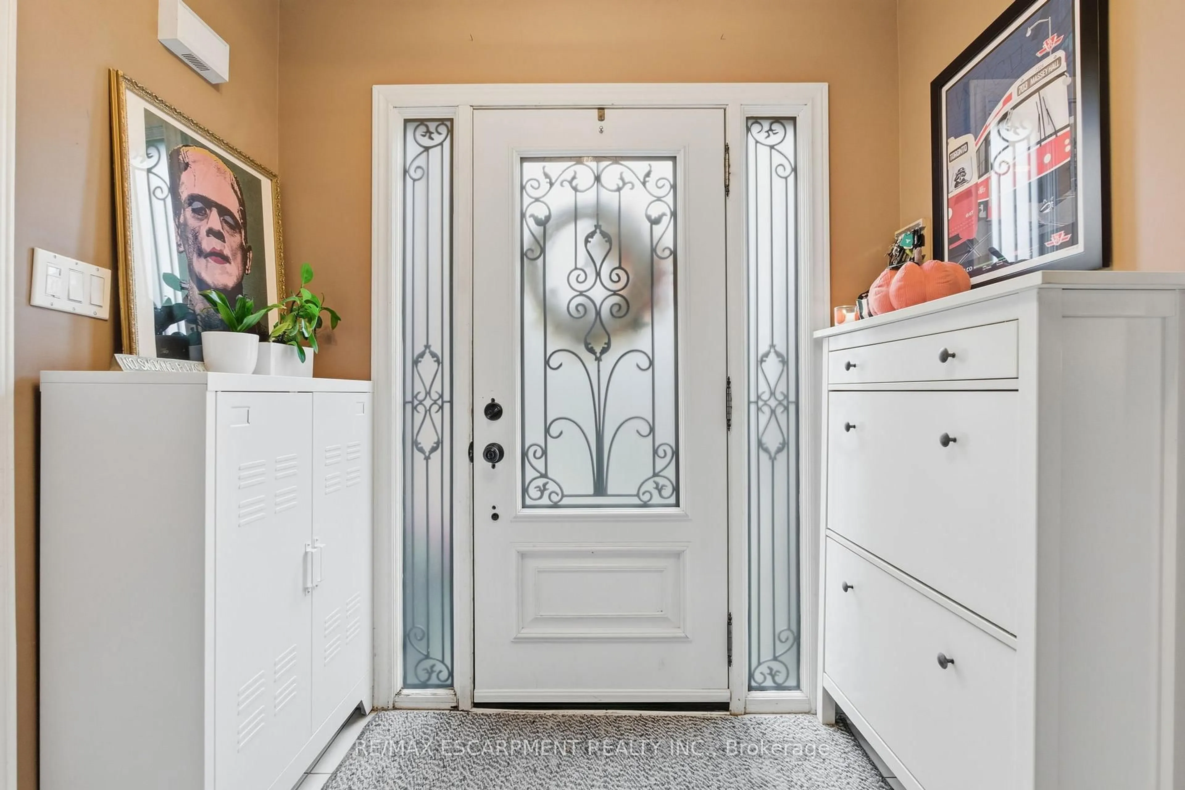 Indoor entryway for 113 Brian Blvd, Hamilton Ontario L8B 0C8