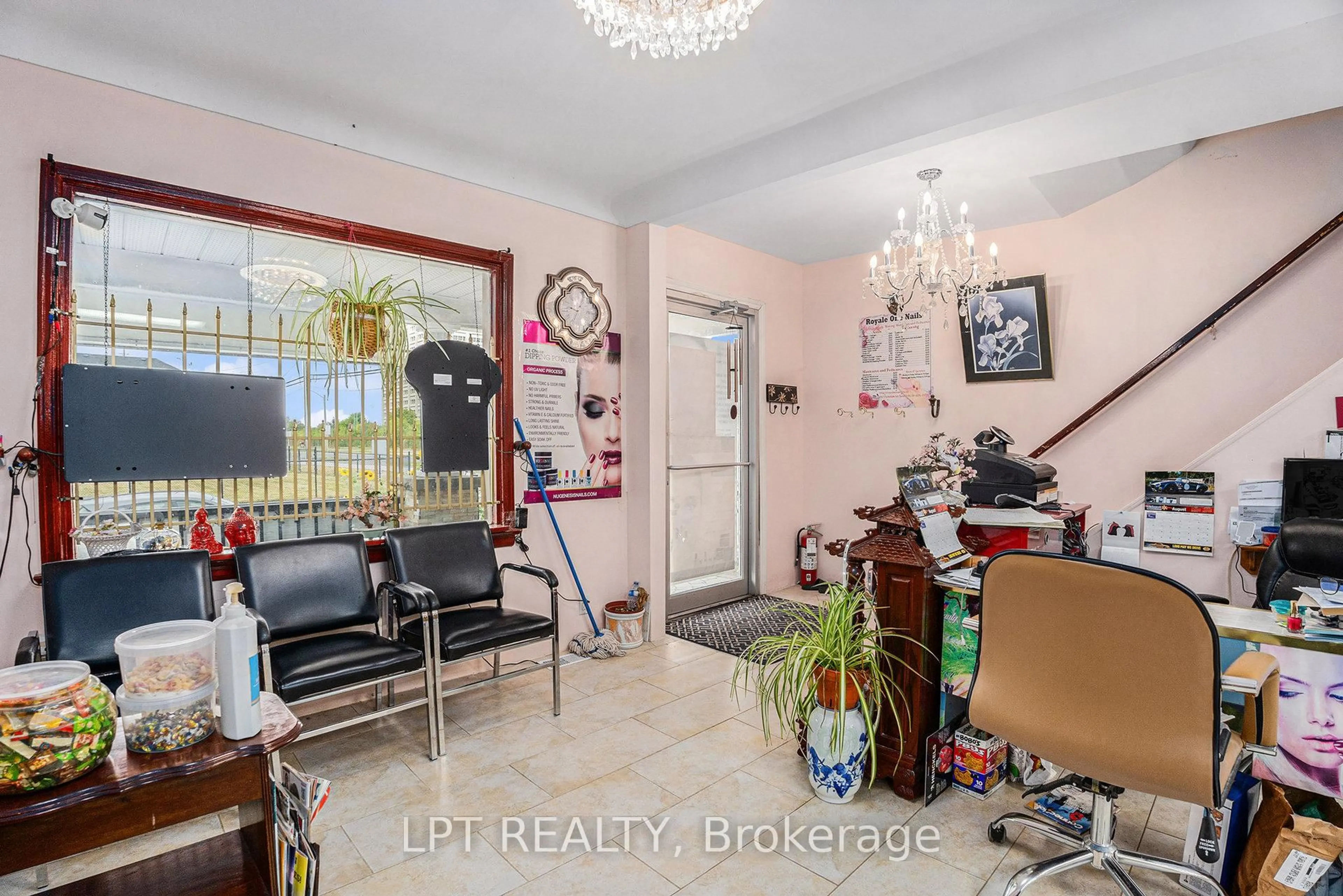 Unknown for 257 Parkdale Ave, Ottawa Ontario K1Y 1G1