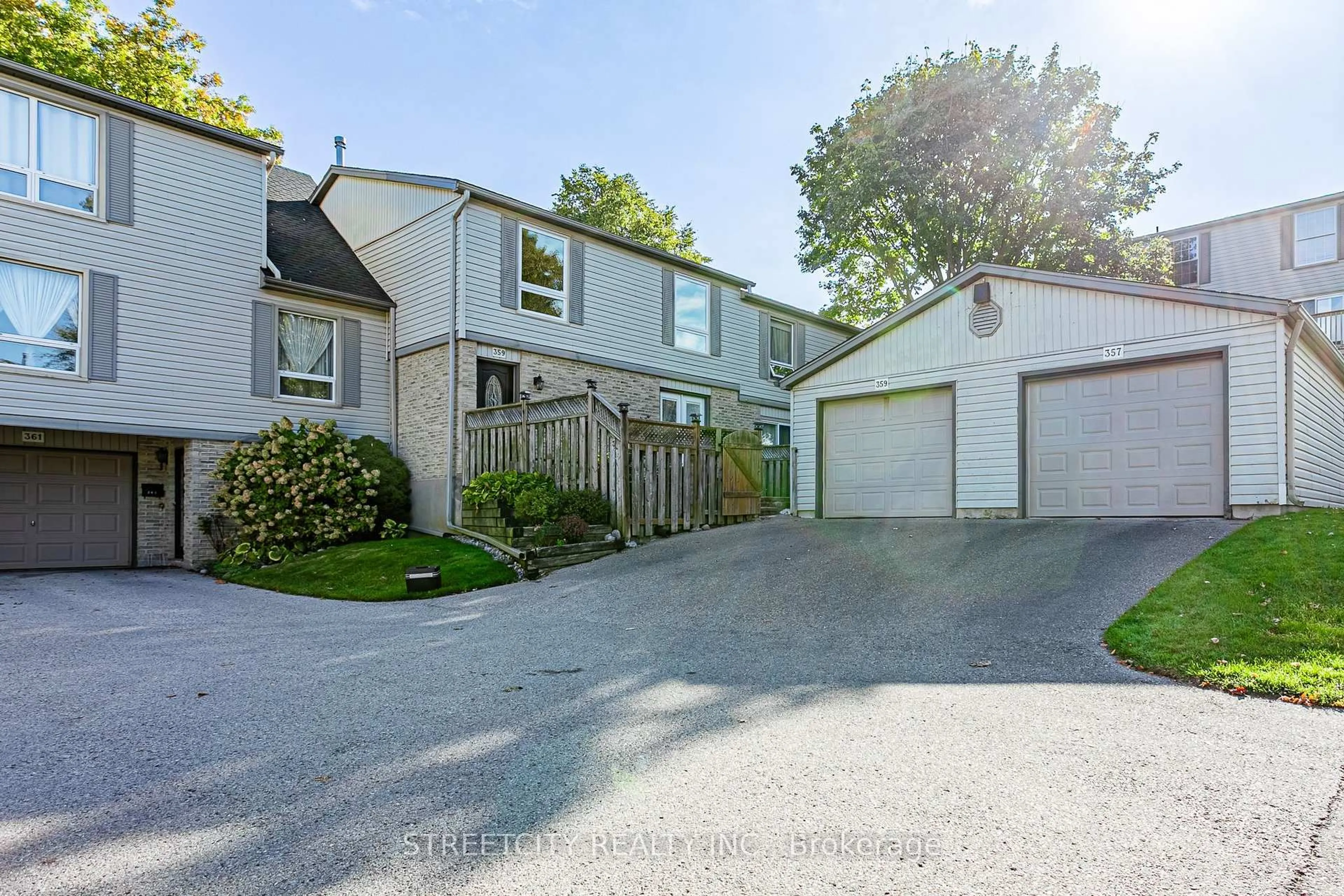 A pic from outside/outdoor area/front of a property/back of a property/a pic from drone, street for 359 Evergalde Cres #35, London North Ontario N6H 4M8