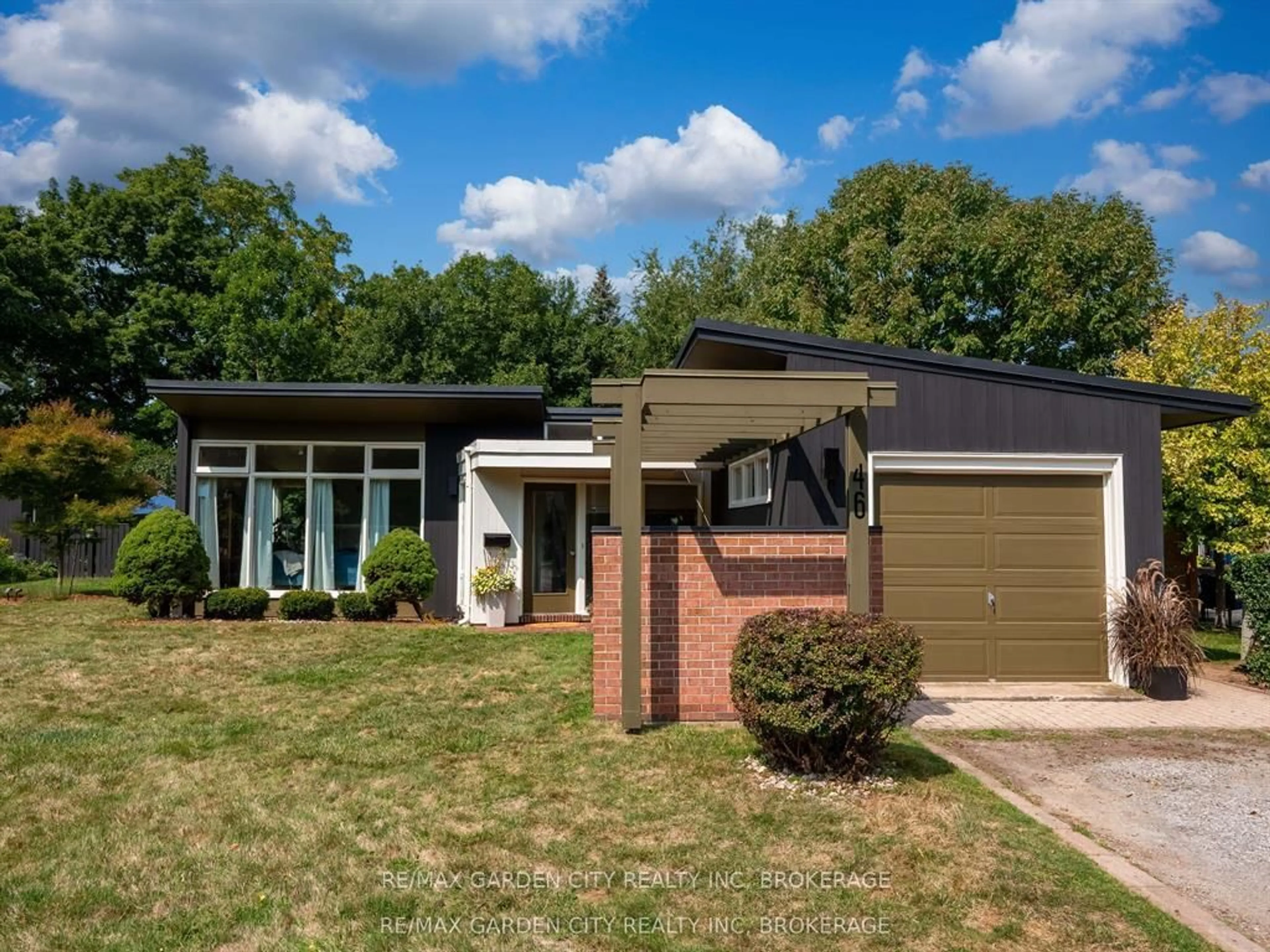 Home with brick exterior material, street for 46 HENLEY Dr, St. Catharines Ontario L2N 4A9