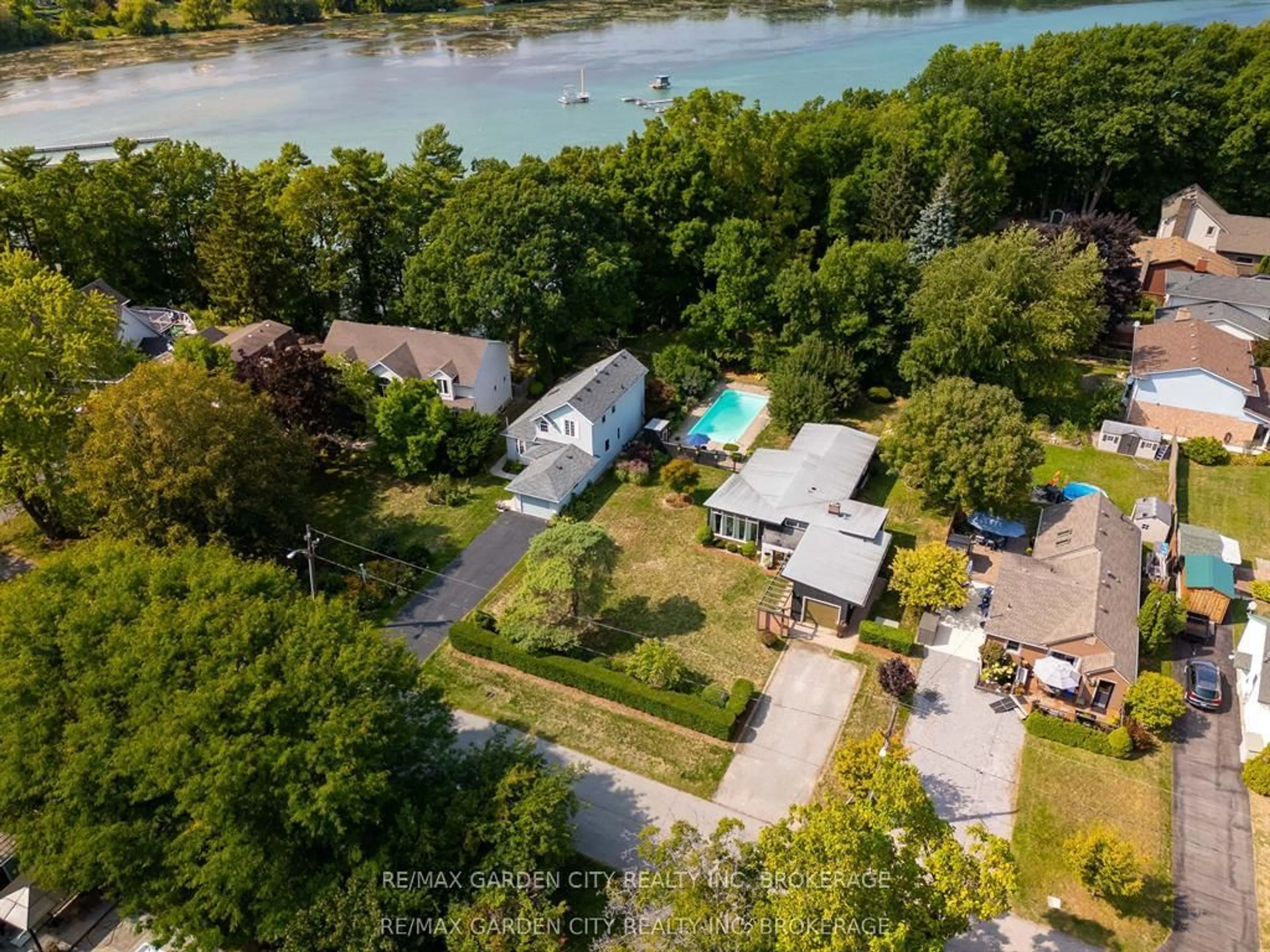 A pic from outside/outdoor area/front of a property/back of a property/a pic from drone, water/lake/river/ocean view for 46 HENLEY Dr, St. Catharines Ontario L2N 4A9