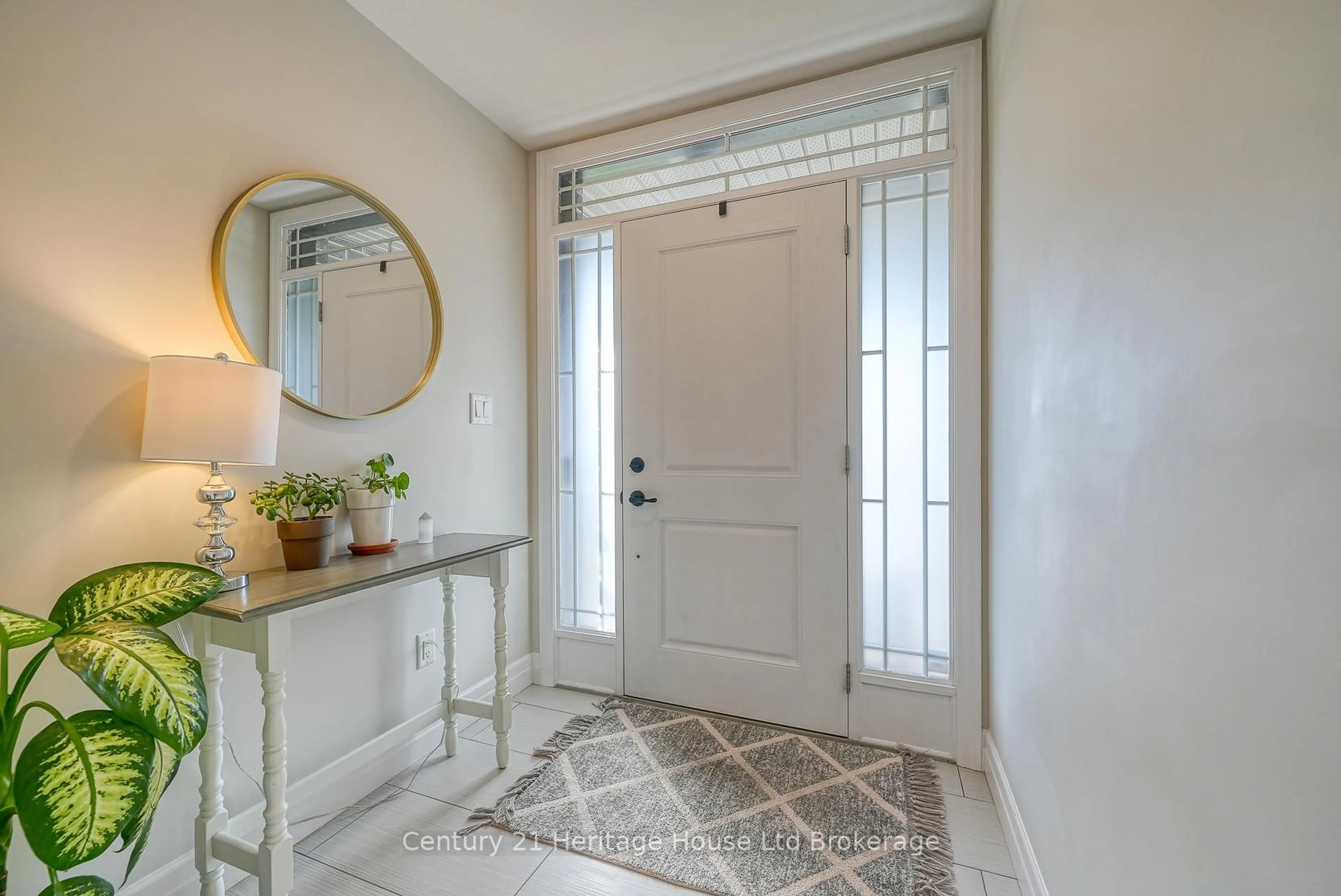 Indoor entryway for 35 Peggy Ave, South-West Oxford Ontario N0J 1N0