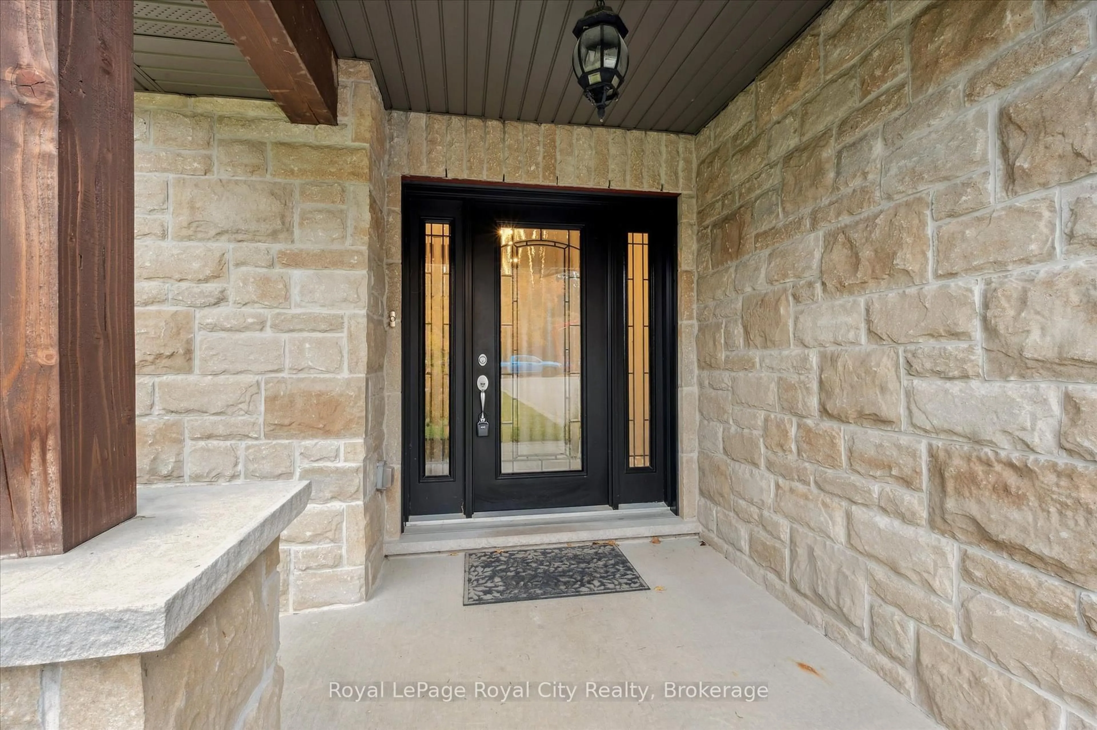 Indoor entryway for 45 Sideroad 18, Centre Wellington Ontario N1M 2W3