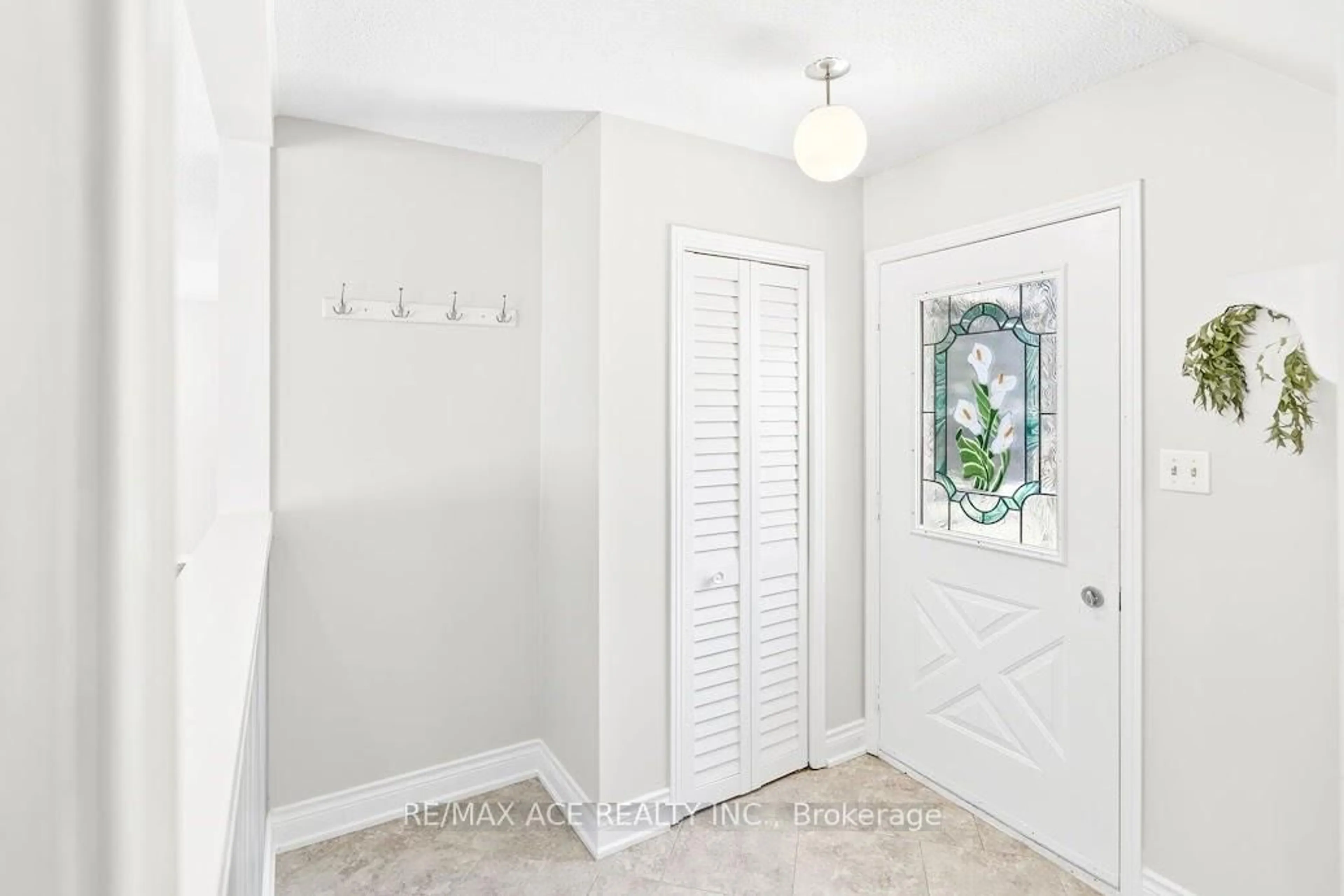 Indoor entryway for 2425 North School Rd, Havelock-Belmont-Methuen Ontario K0L 1Z0