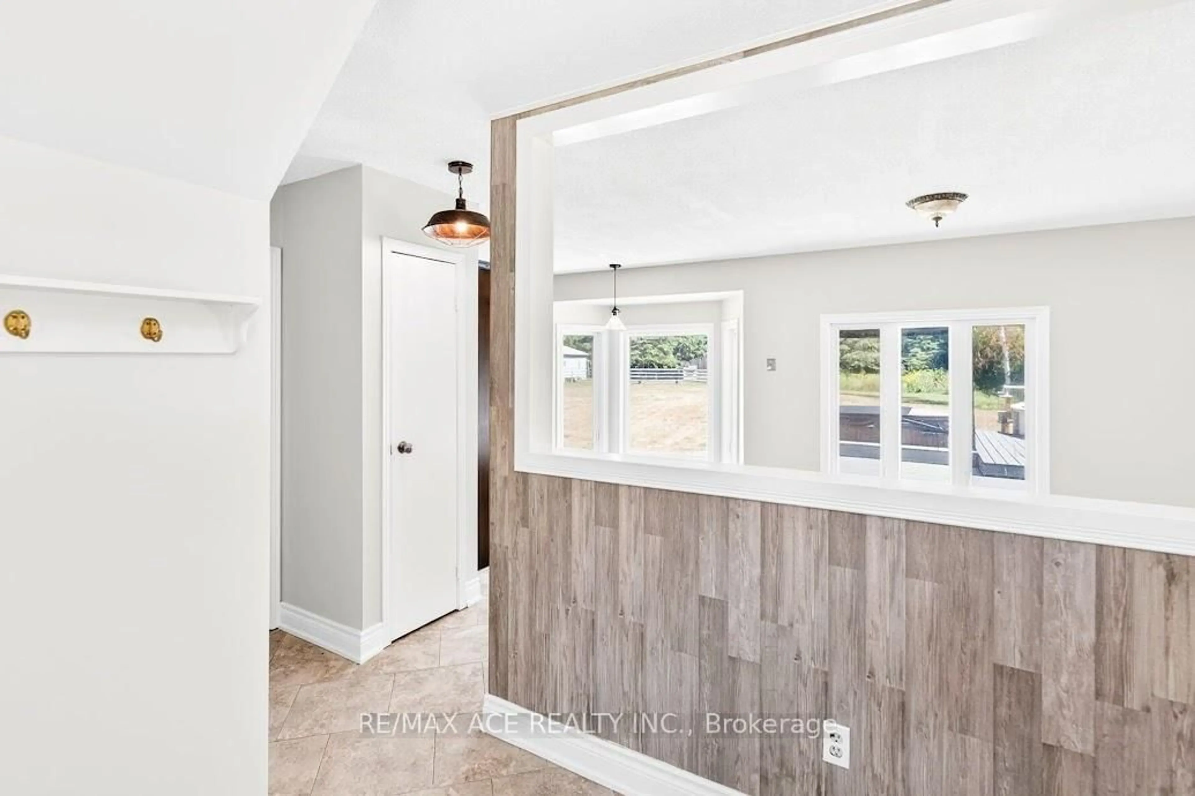 Indoor entryway for 2425 North School Rd, Havelock-Belmont-Methuen Ontario K0L 1Z0