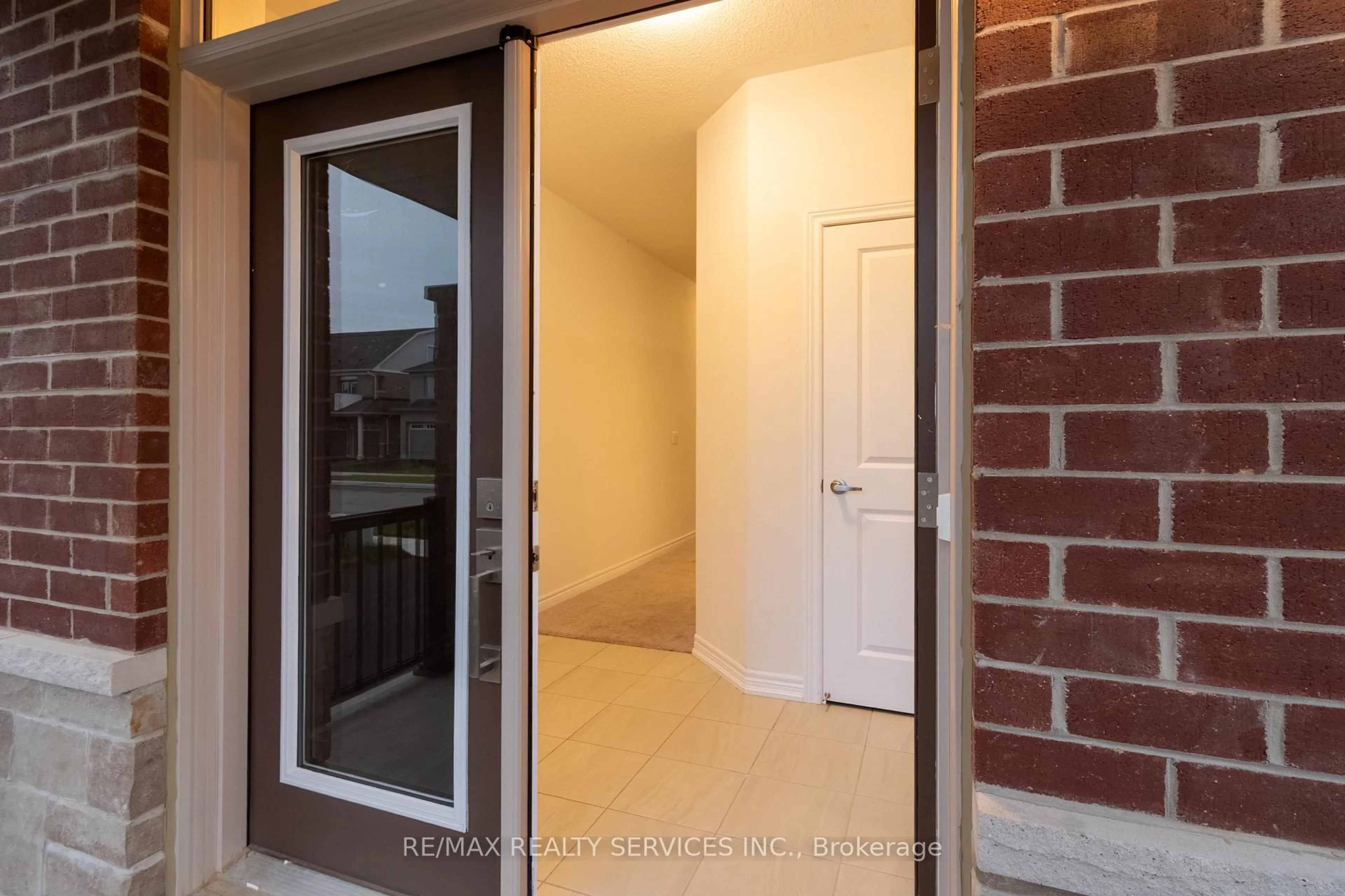 Indoor entryway for 259 Rea Dr, Centre Wellington Ontario N1M 2W3