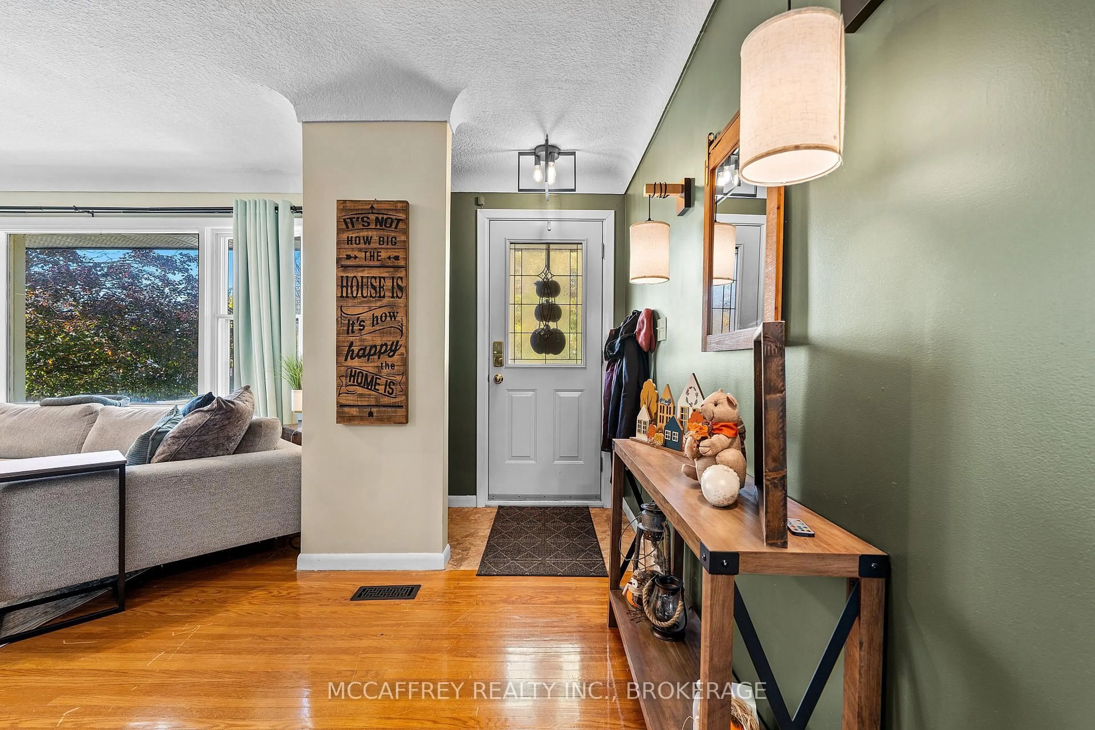 Indoor entryway for 59 Loyalist Ave, Loyalist Ontario K7N 1K7