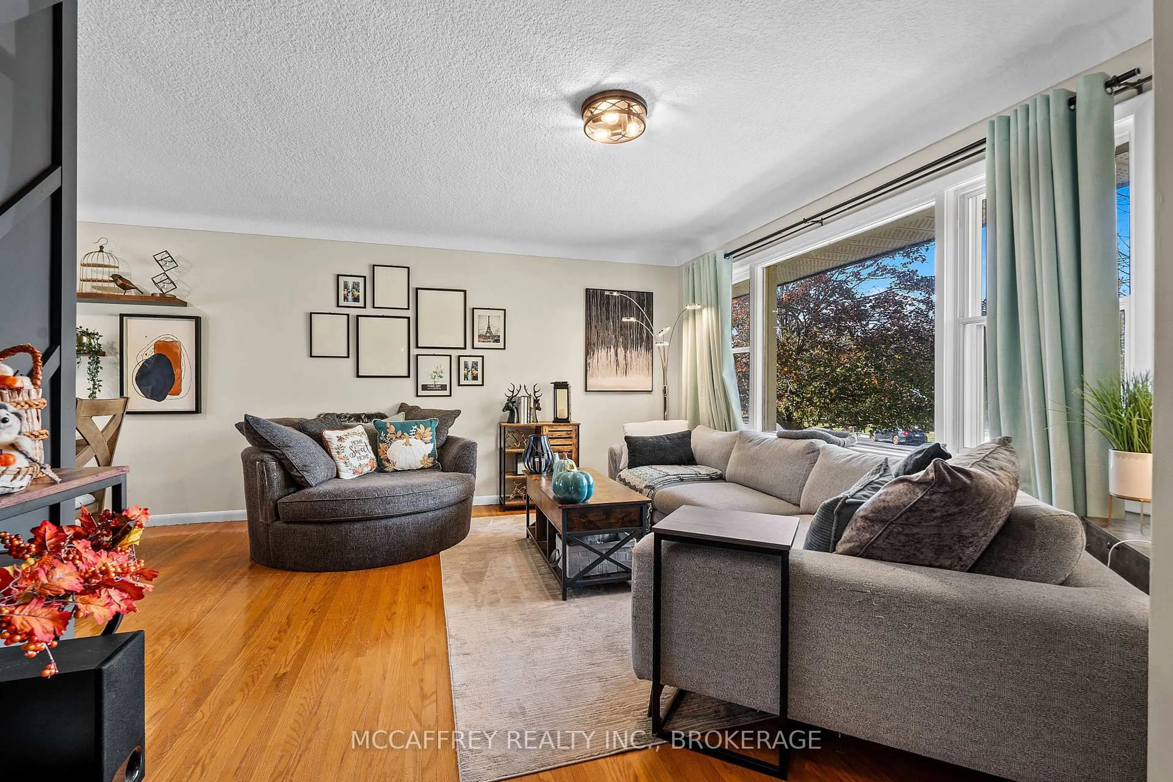 Living room with furniture, wood/laminate floor for 59 Loyalist Ave, Loyalist Ontario K7N 1K7