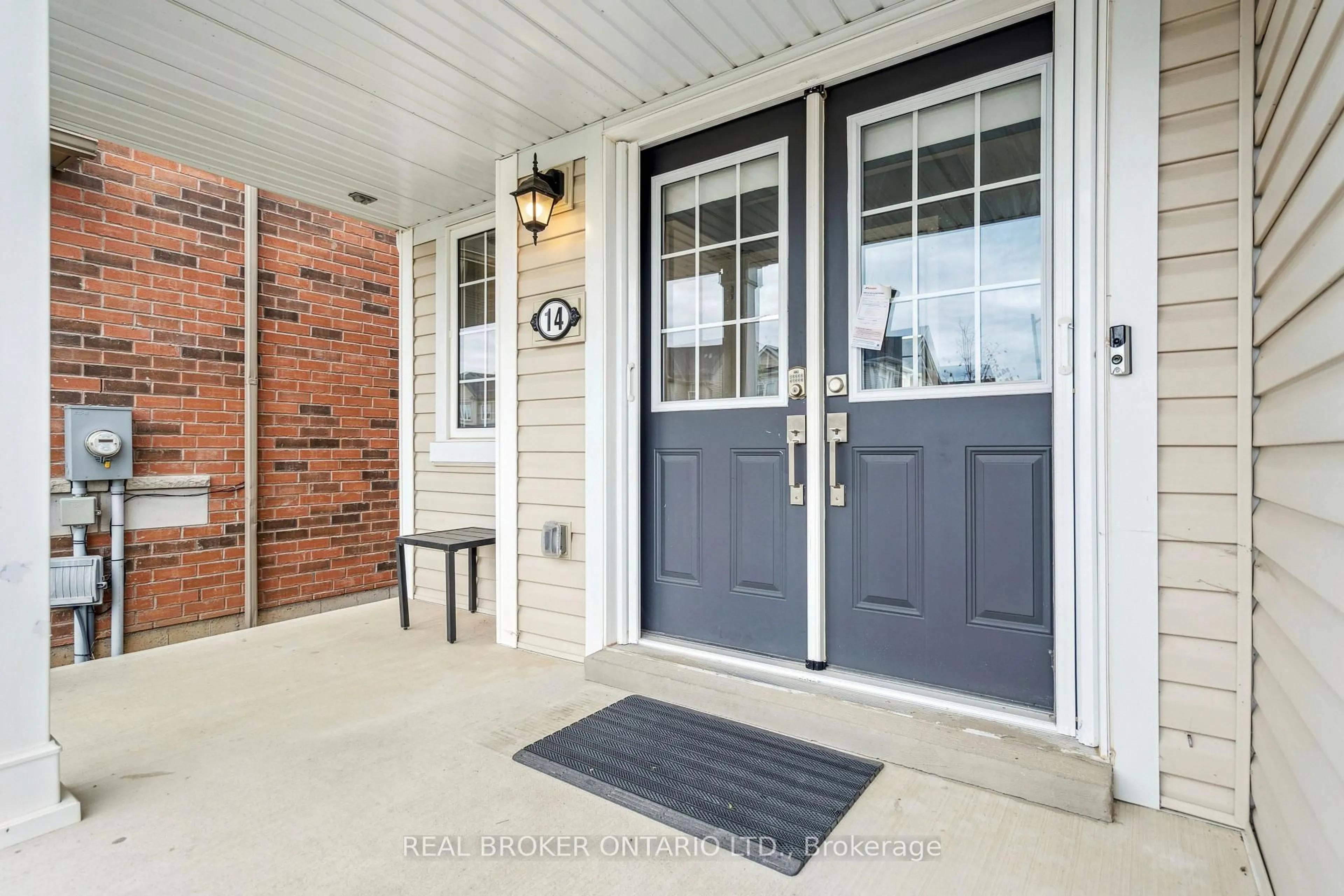 Indoor entryway for 14 Legacy Lane, Thorold Ontario L3B 0G7