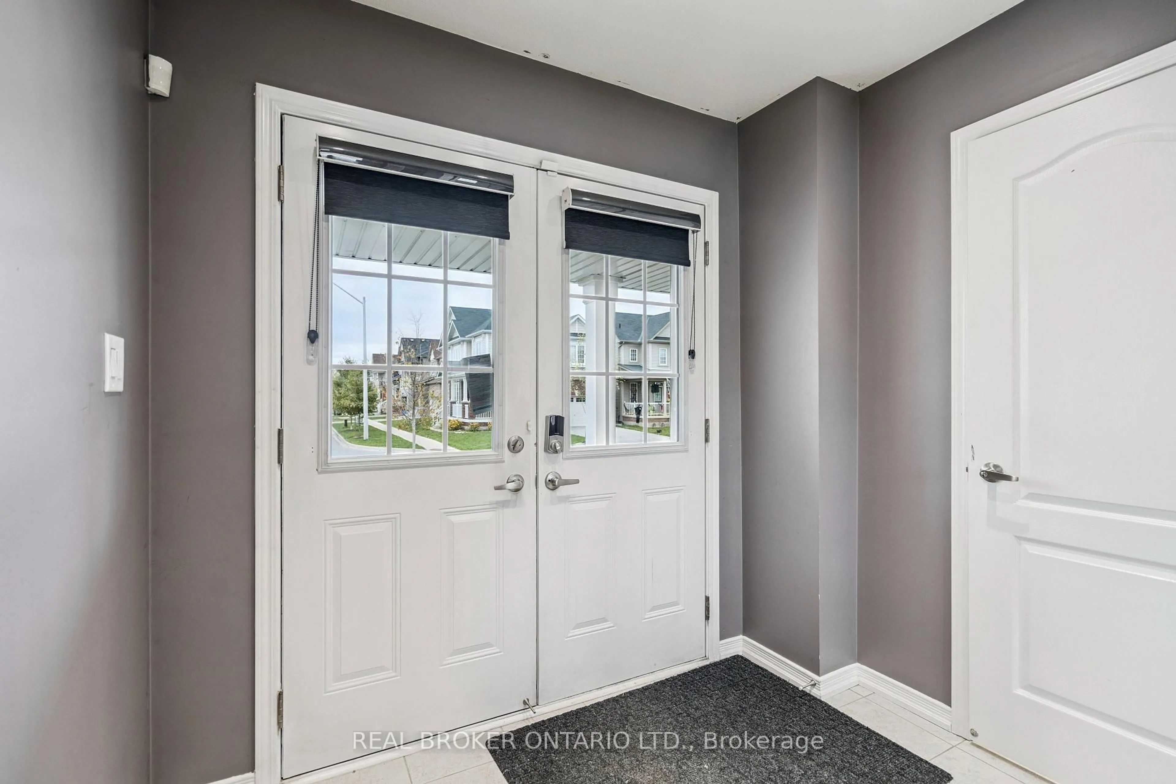 Indoor entryway for 14 Legacy Lane, Thorold Ontario L3B 0G7
