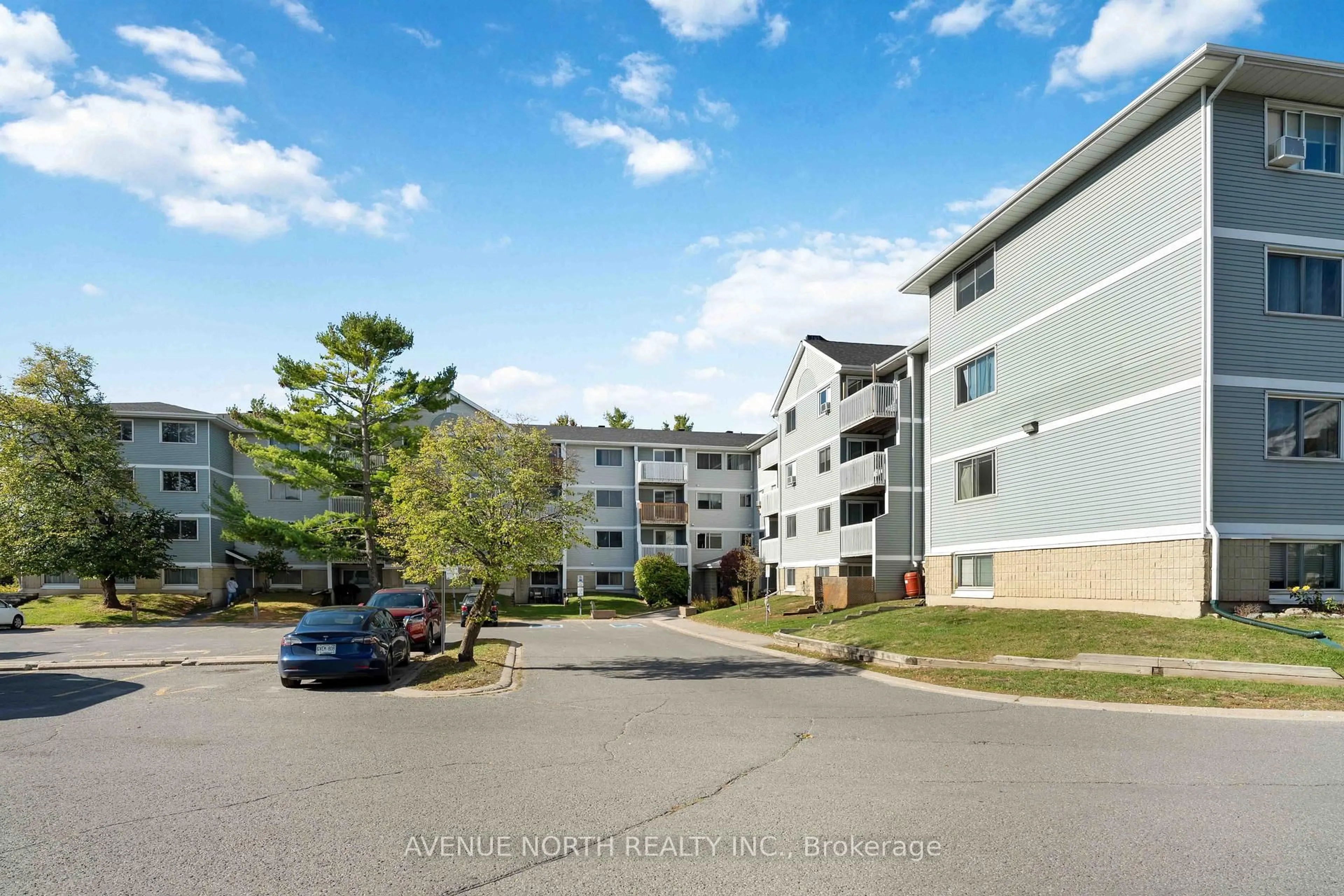 A pic from outside/outdoor area/front of a property/back of a property/a pic from drone, unknown for 214 Viewmount Dr #200, Ottawa Ontario K2E 7X3