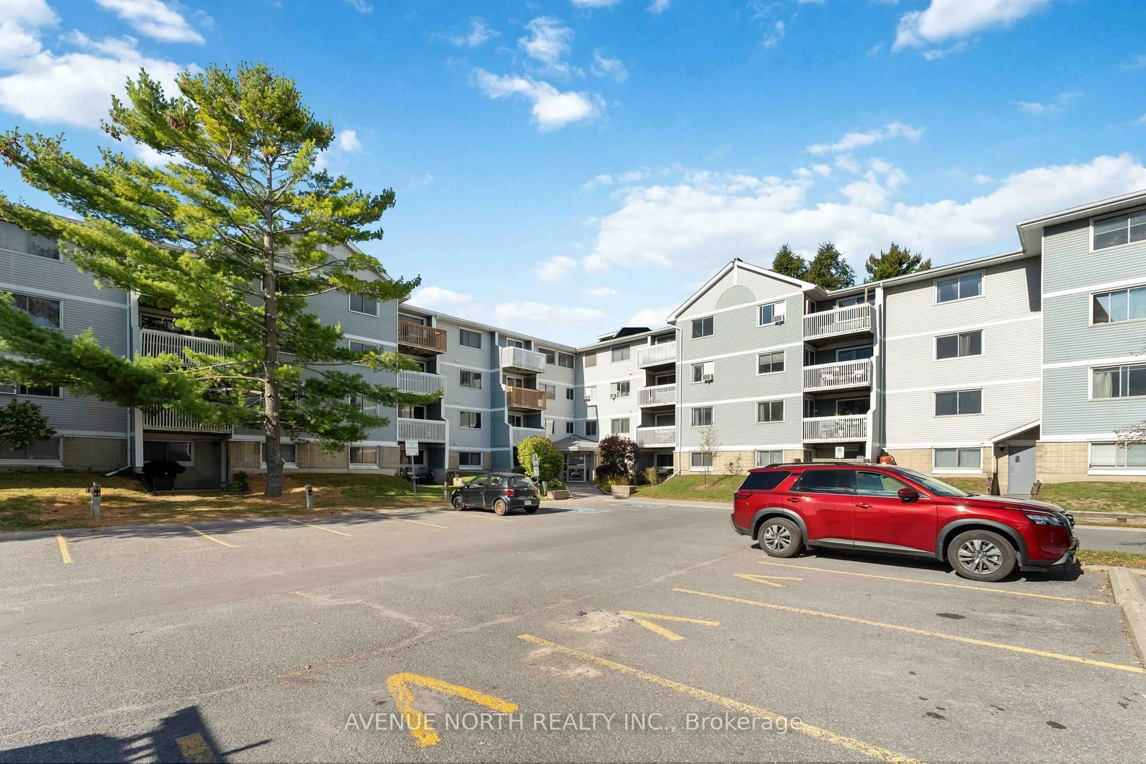 A pic from outside/outdoor area/front of a property/back of a property/a pic from drone, unknown for 214 Viewmount Dr #200, Ottawa Ontario K2E 7X3