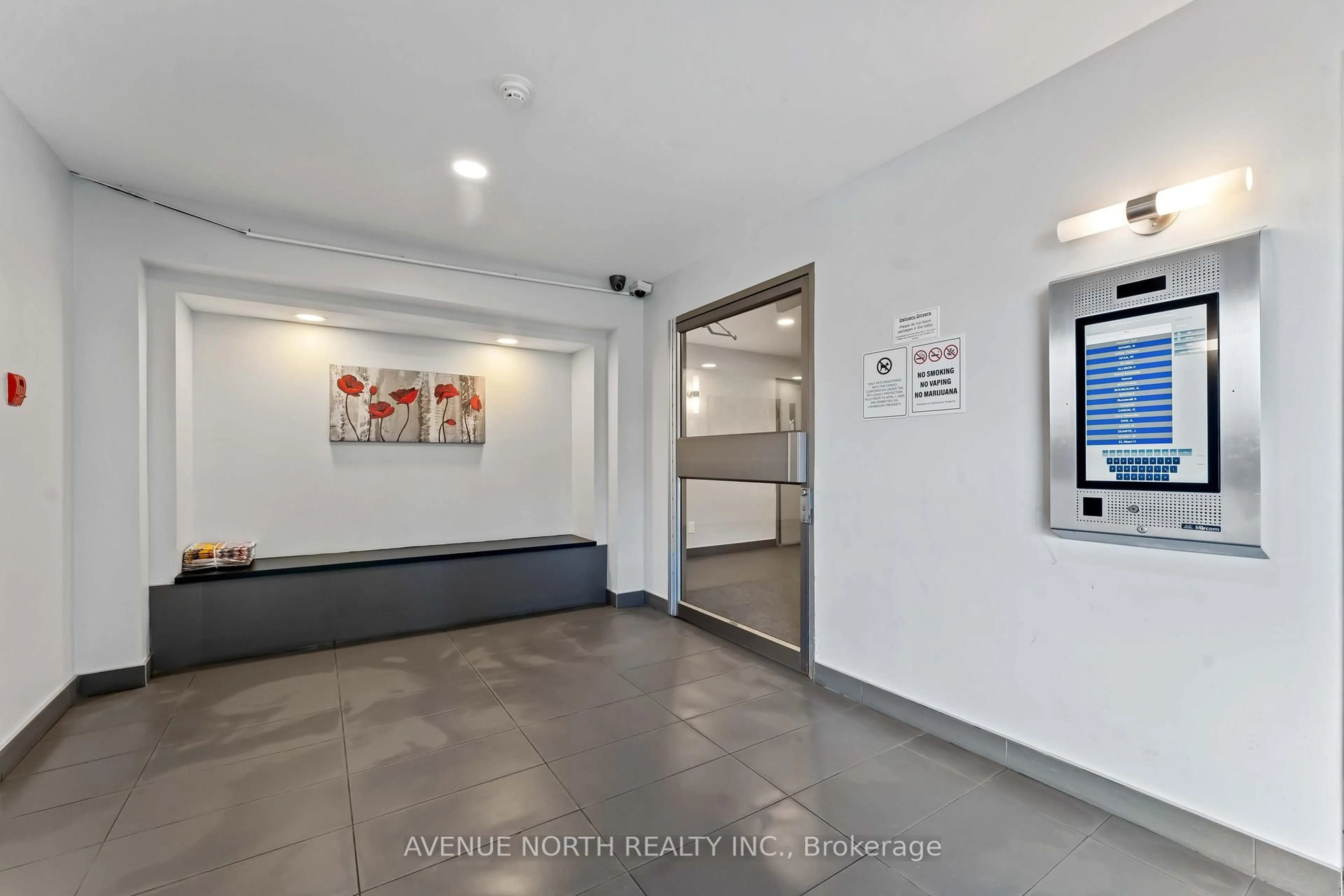 Indoor foyer for 214 Viewmount Dr #200, Ottawa Ontario K2E 7X3