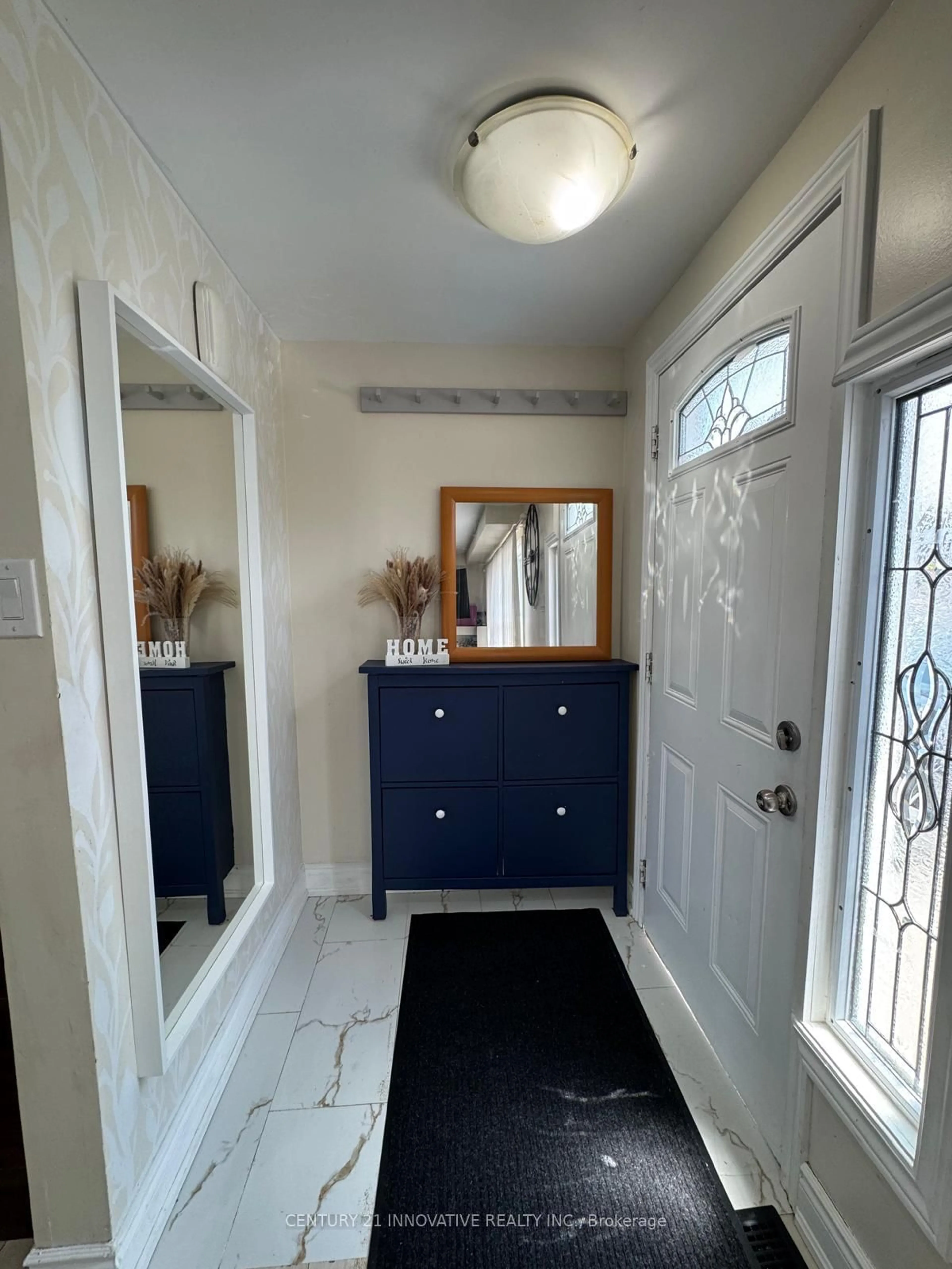 Indoor entryway for 735 Parkview Cres, Cambridge Ontario N3H 5A1