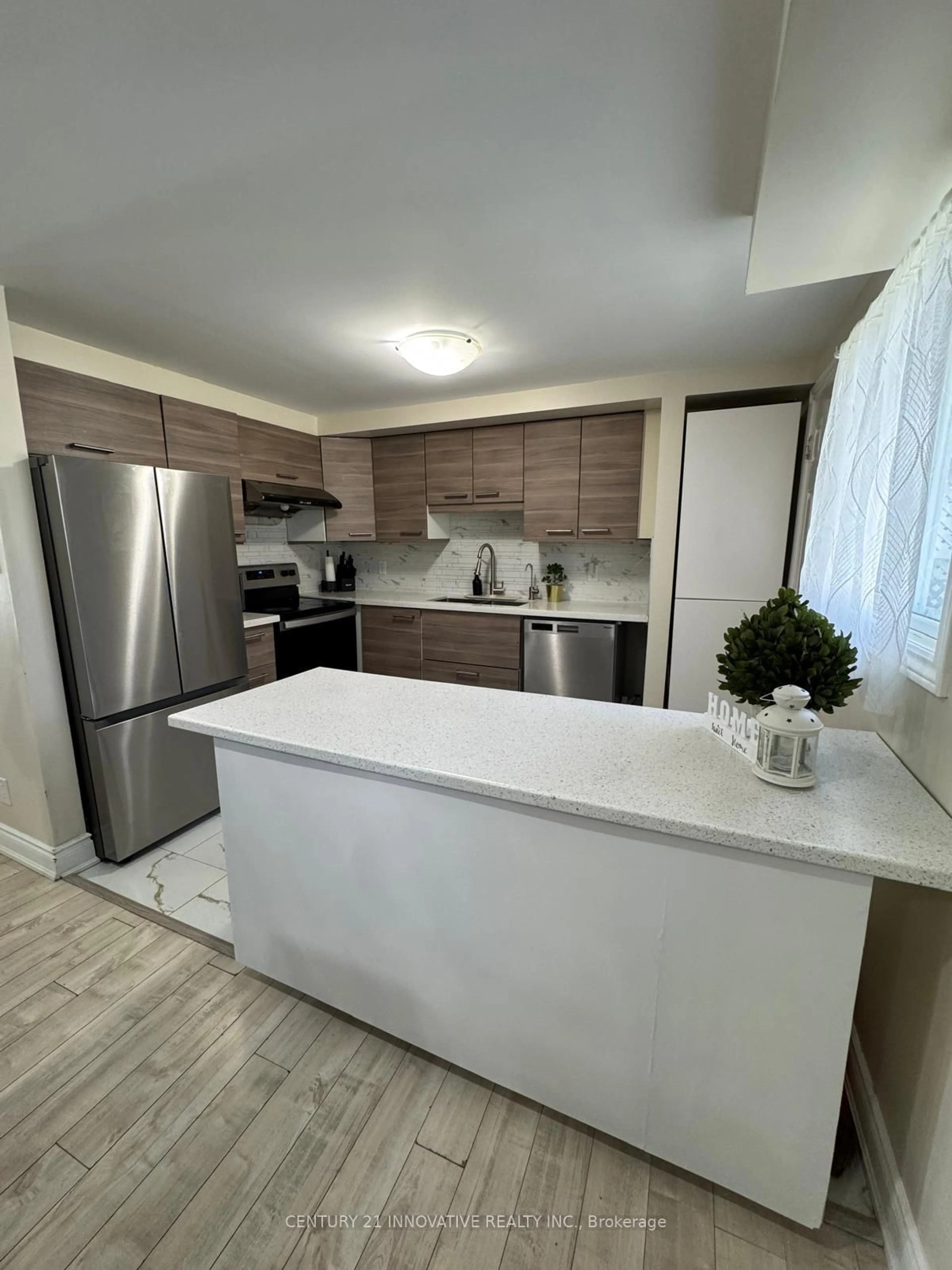 Open concept kitchen, unknown for 735 Parkview Cres, Cambridge Ontario N3H 5A1