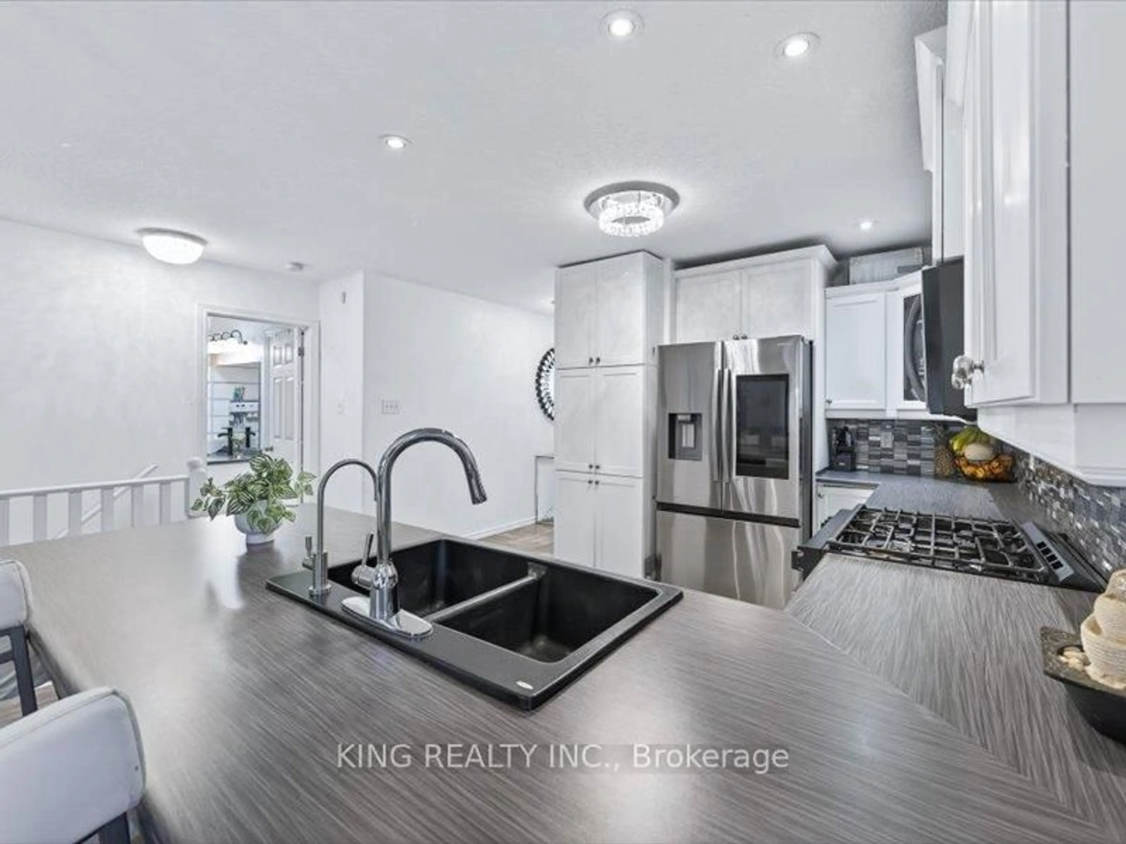 Open concept kitchen, unknown for 565 Grey St, Brantford Ontario N3S 0C3
