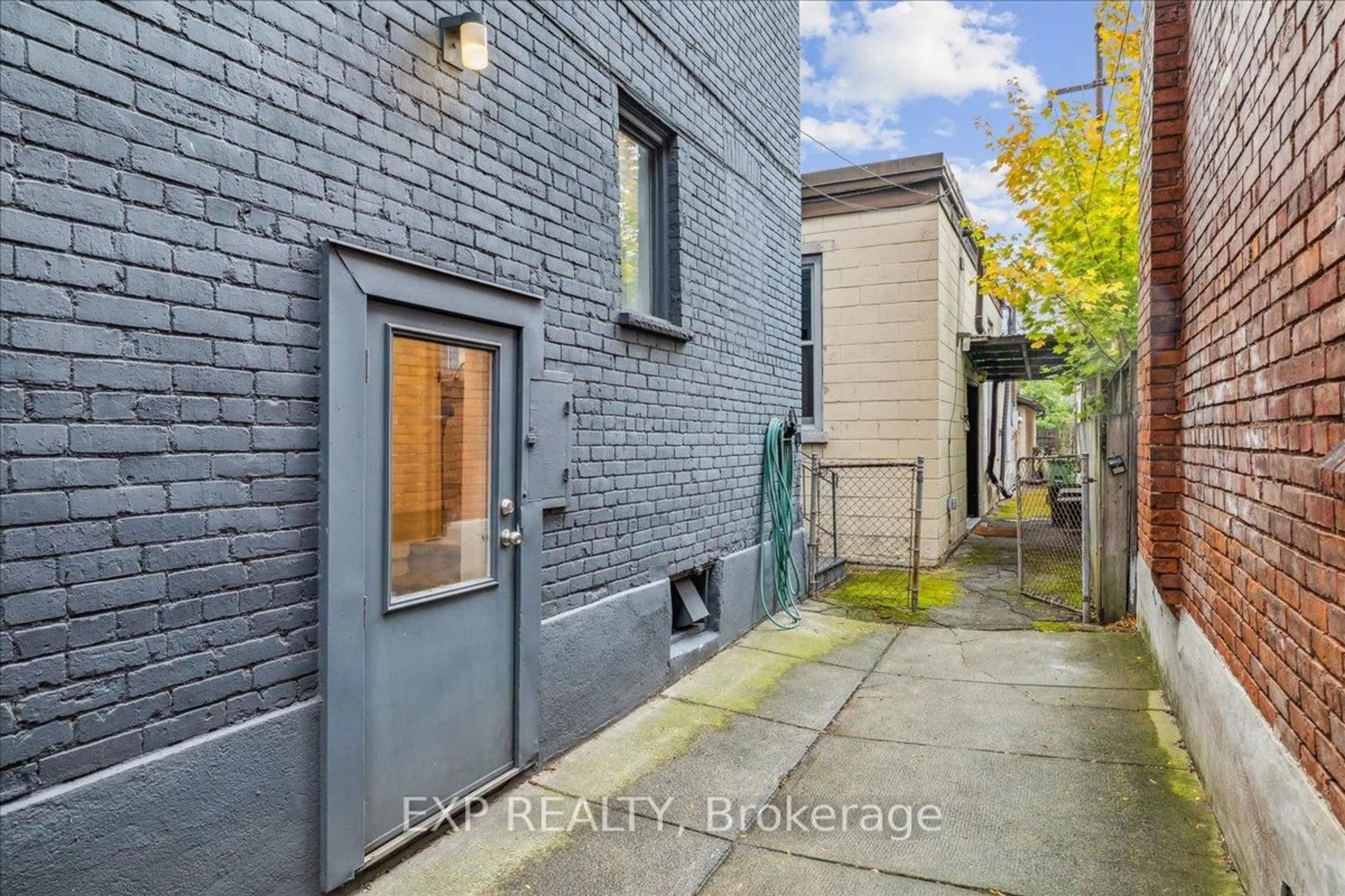 A pic from outside/outdoor area/front of a property/back of a property/a pic from drone, street for 29 Case St, Hamilton Ontario L8L 3G6