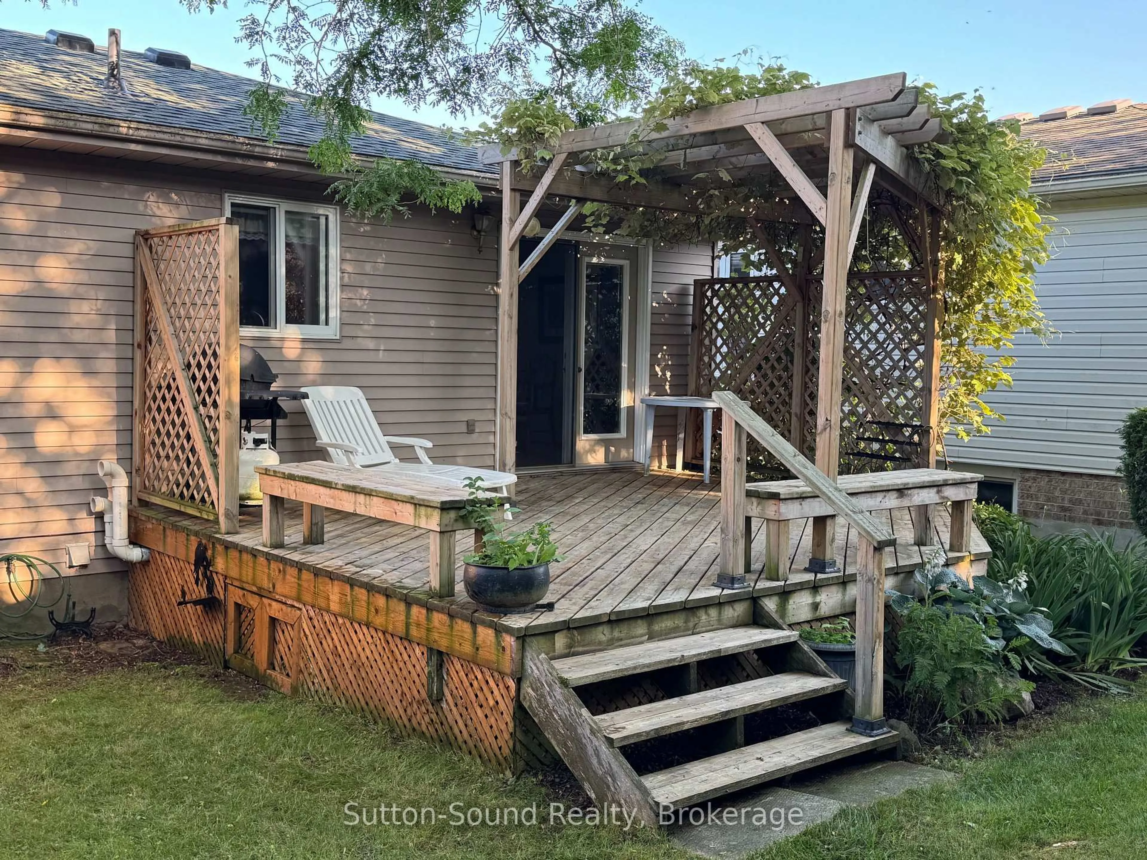 Patio, unknown for 2620 8th Ave Ave, Owen Sound Ontario N4K 6S5