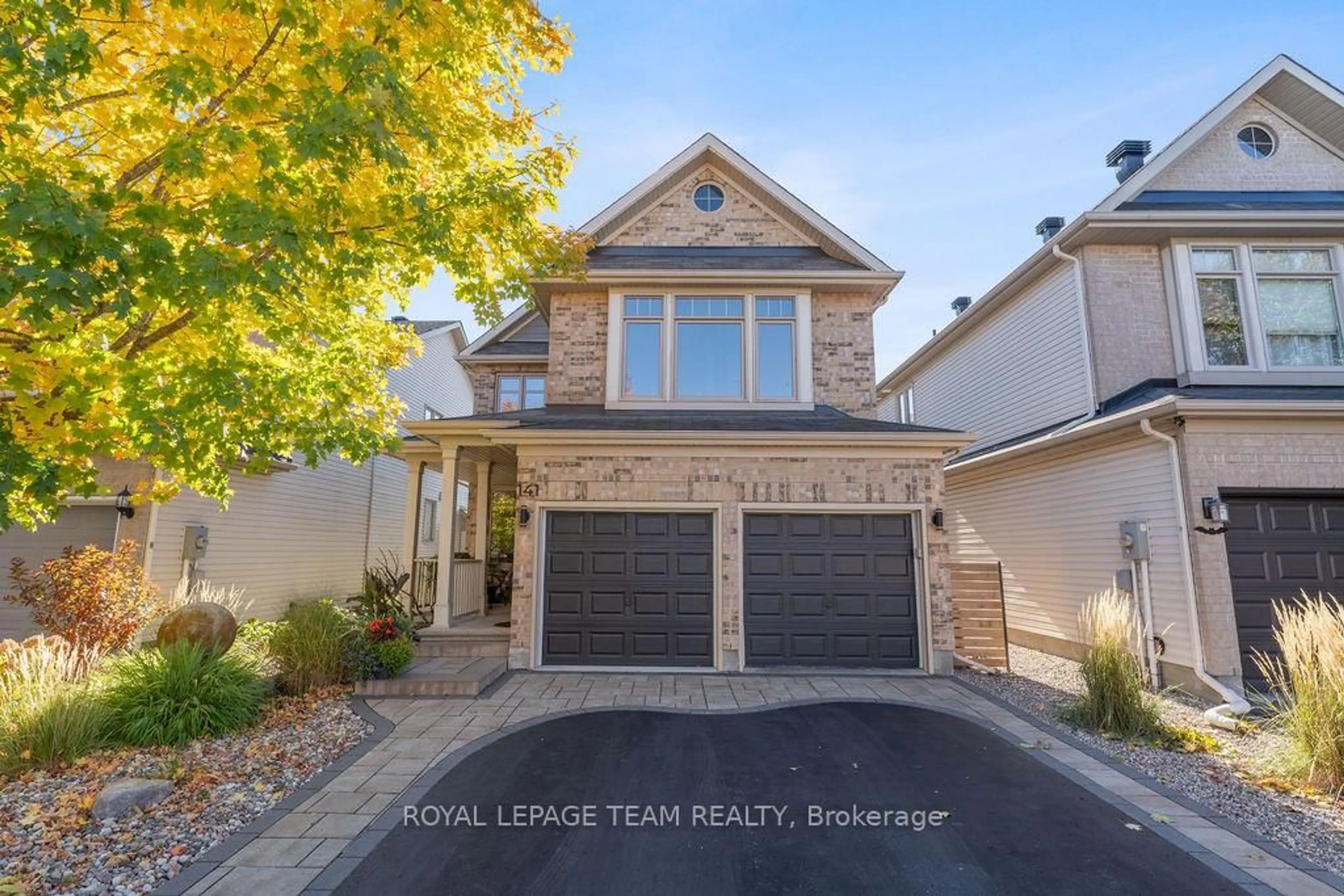 Home with vinyl exterior material, street for 141 Trail Side Circ, Ottawa Ontario K4A 5B3