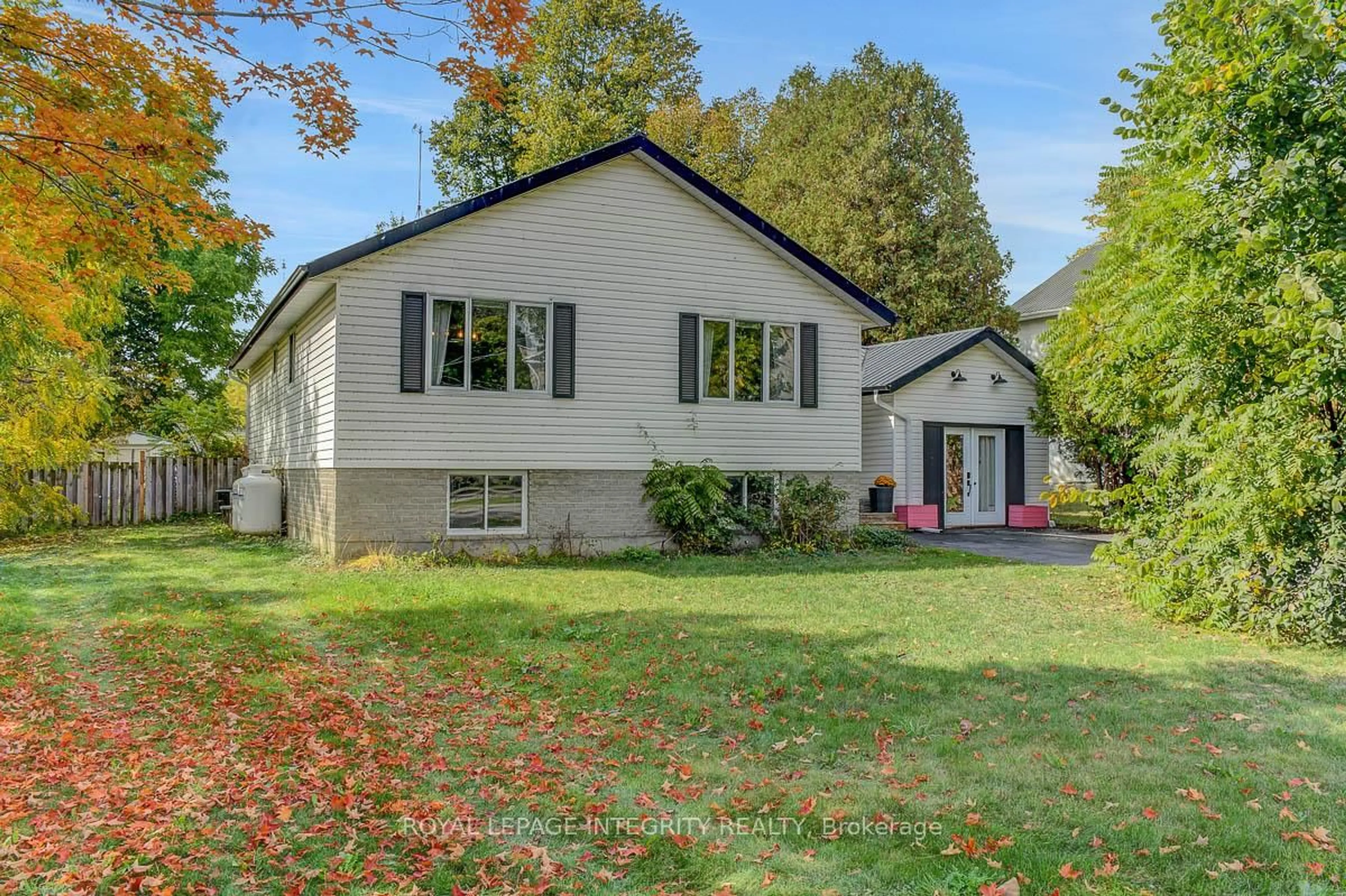Home with vinyl exterior material, unknown for 34 Bennett St, Edwardsburgh/Cardinal Ontario K0E 1X0