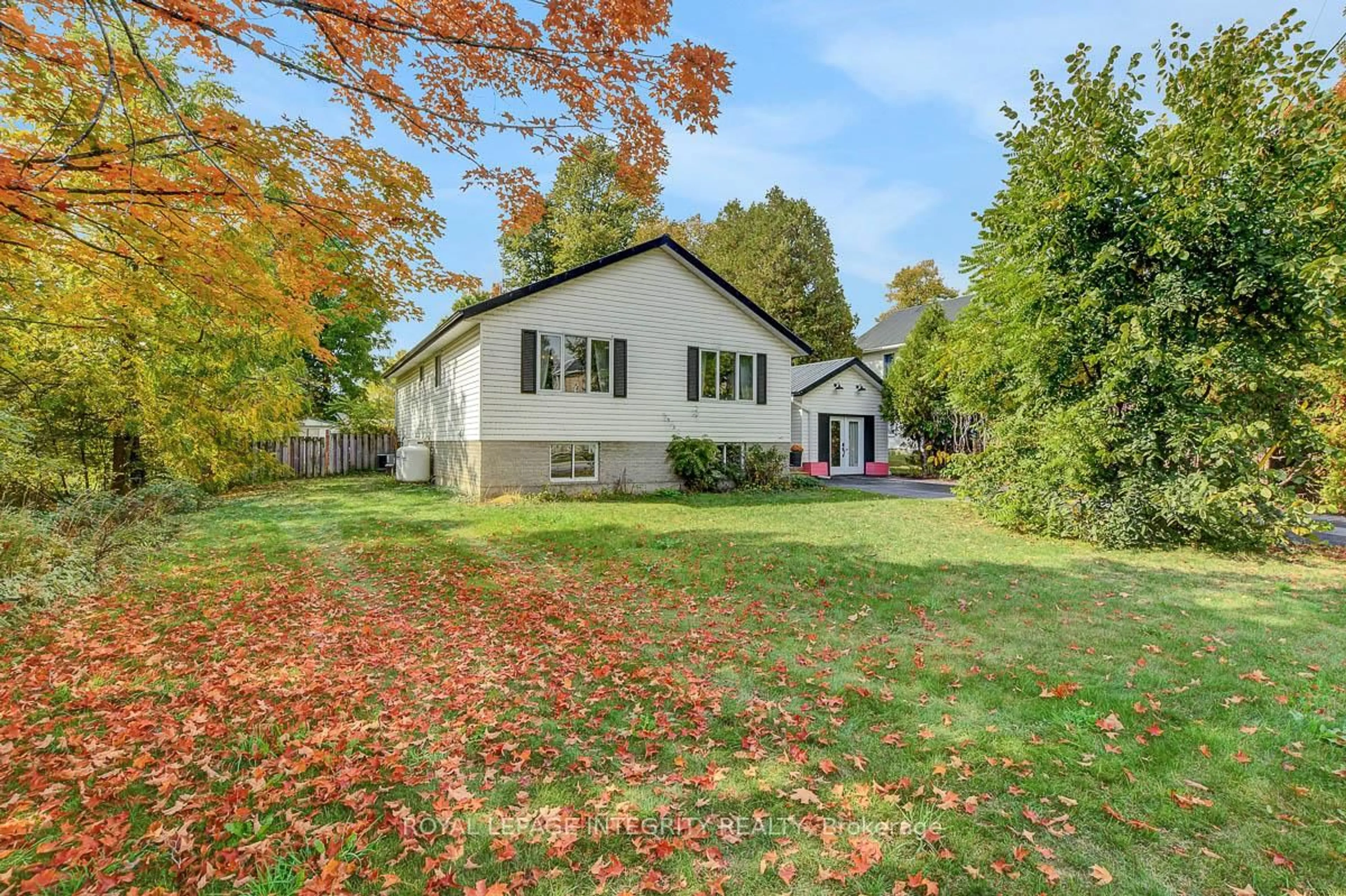 A pic from outside/outdoor area/front of a property/back of a property/a pic from drone, street for 34 Bennett St, Edwardsburgh/Cardinal Ontario K0E 1X0
