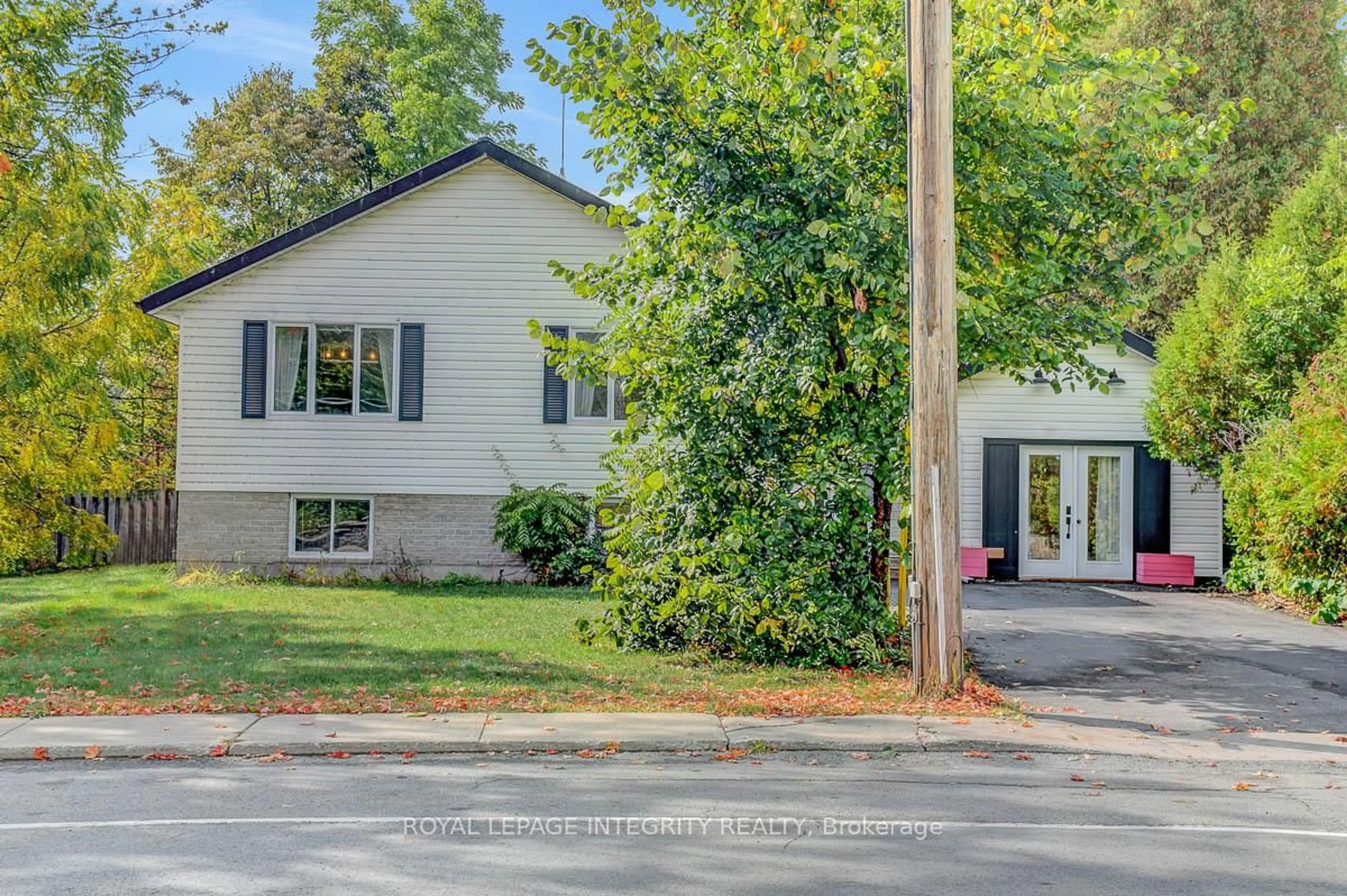 Home with vinyl exterior material, street for 34 Bennett St, Edwardsburgh/Cardinal Ontario K0E 1X0