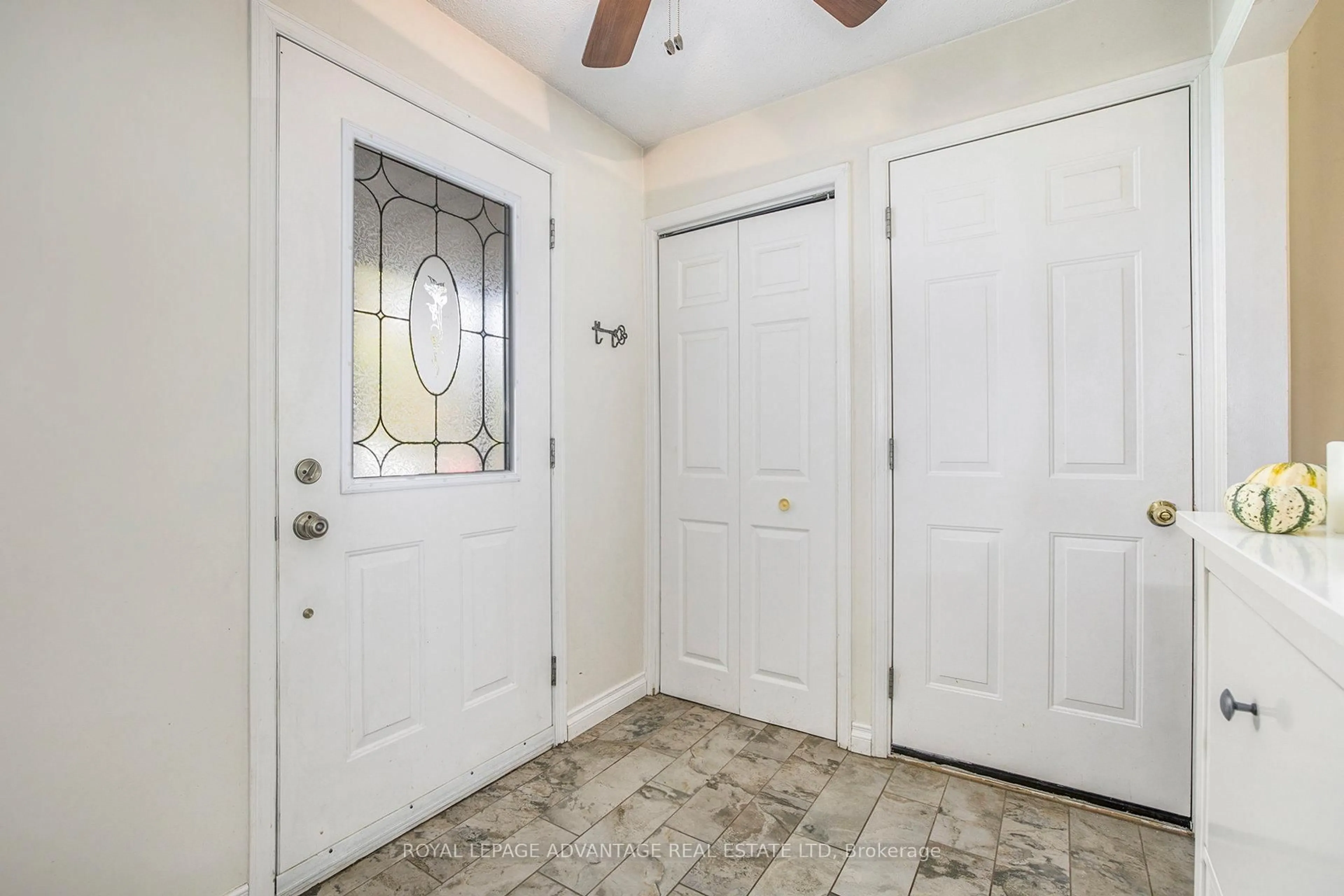 Indoor entryway for 6 Fairlane Dr, Rideau Lakes Ontario K7A 4S5