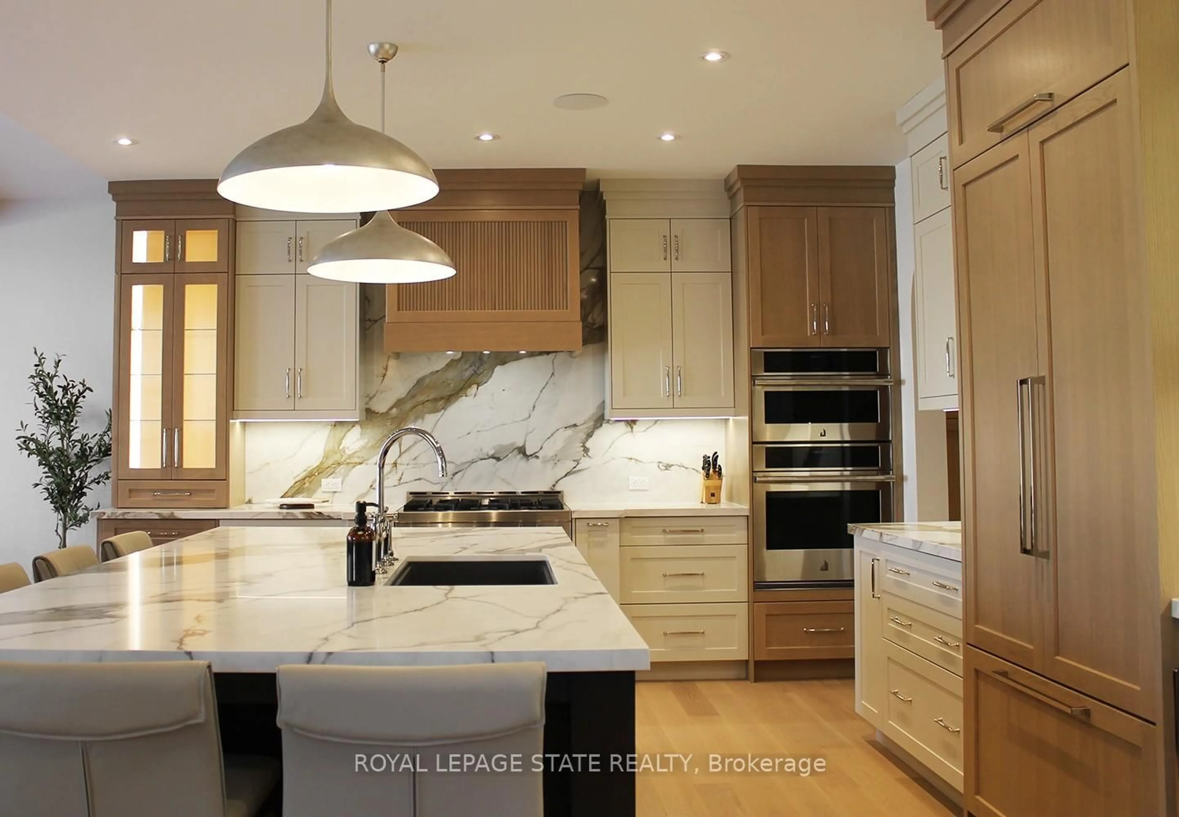 Contemporary kitchen, unknown for 100 Watershore Dr #Lot 2, Hamilton Ontario L8E 0C1