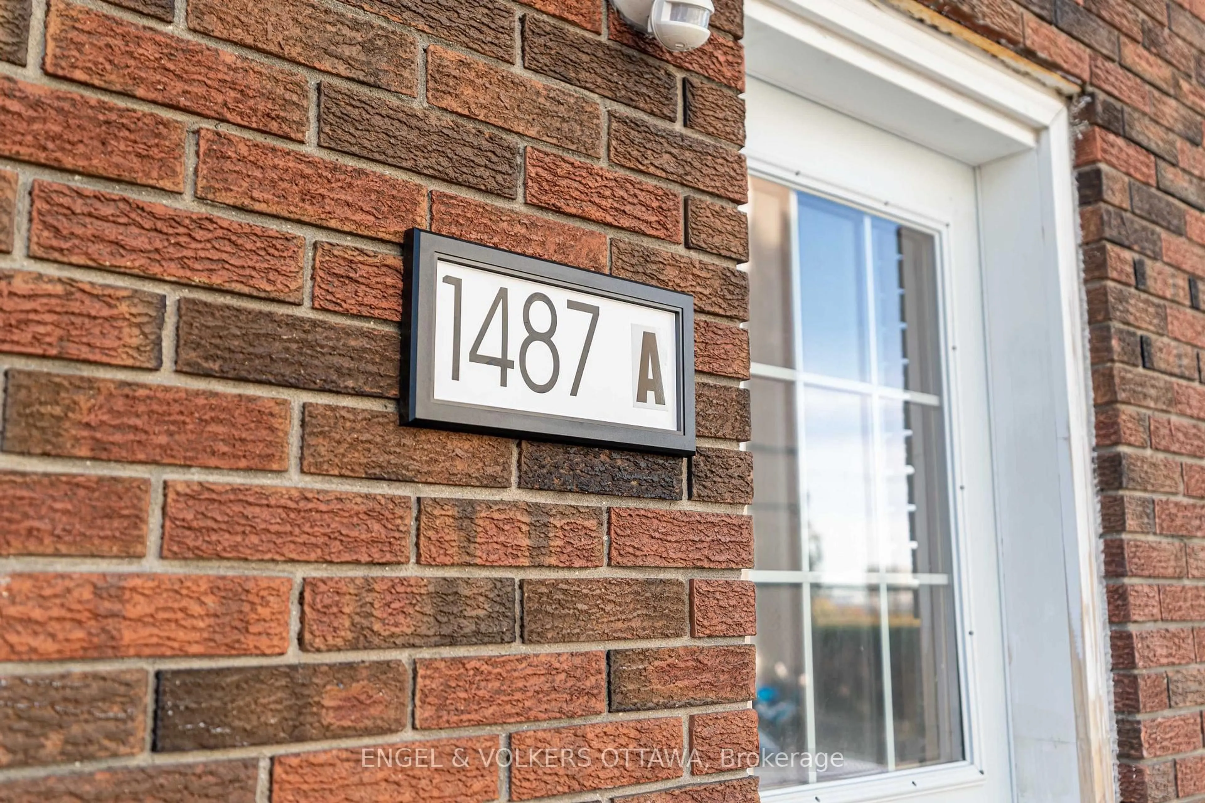 Unknown for 1487 Morisset Ave, Ottawa Ontario K1Z 8H2