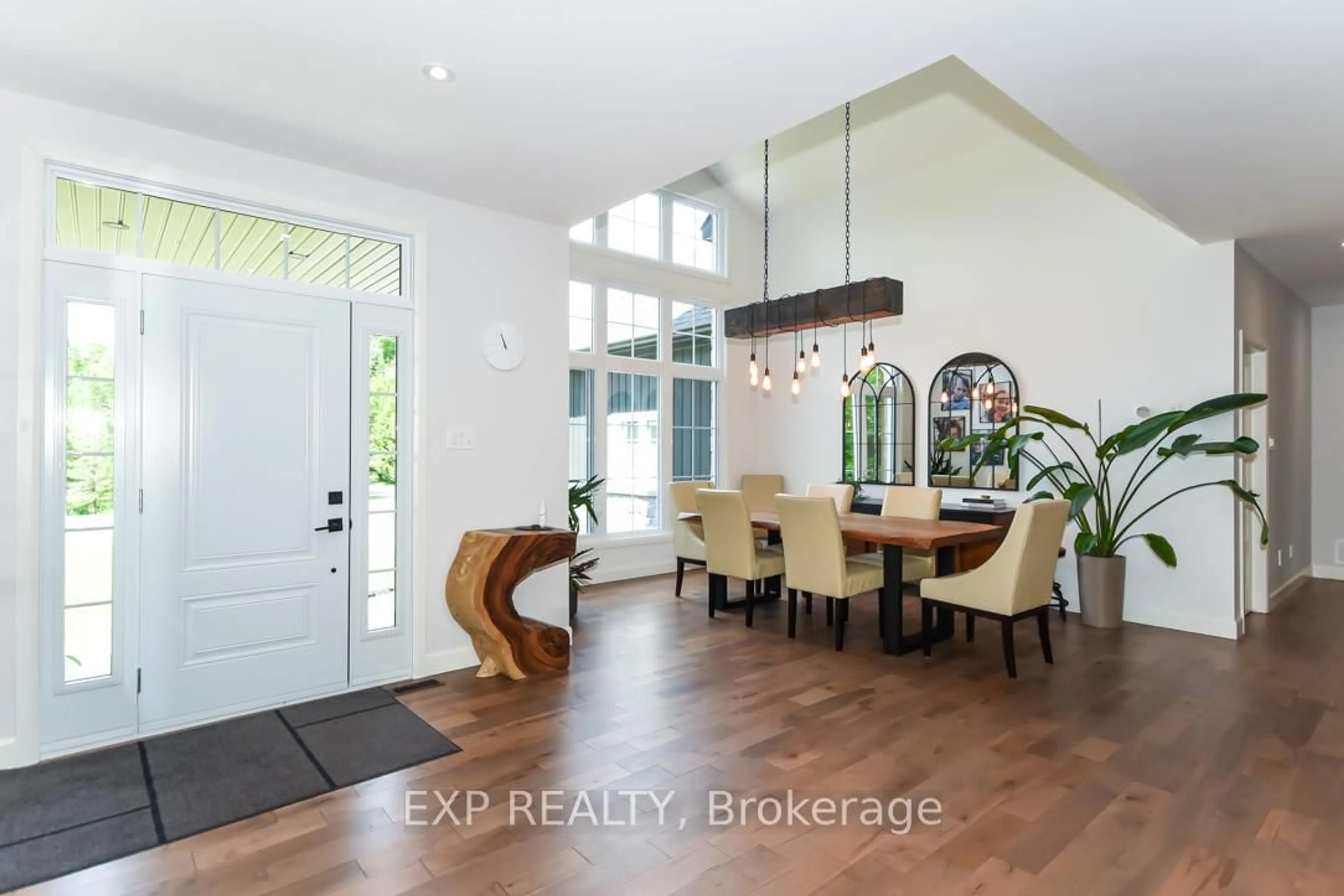 Indoor entryway for 1579 ROLLIN Rd, Clarence-Rockland Ontario K0A 3N0