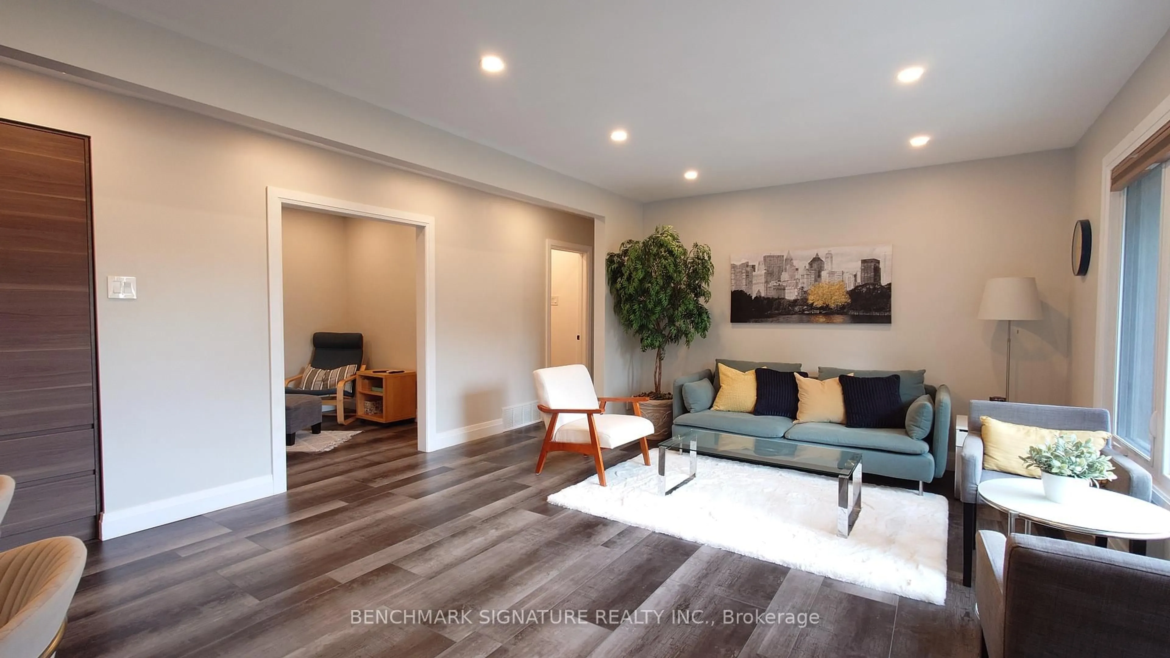 Living room with furniture, wood/laminate floor for 2 ALGONQUIN Cres, London East Ontario N5W 1N4