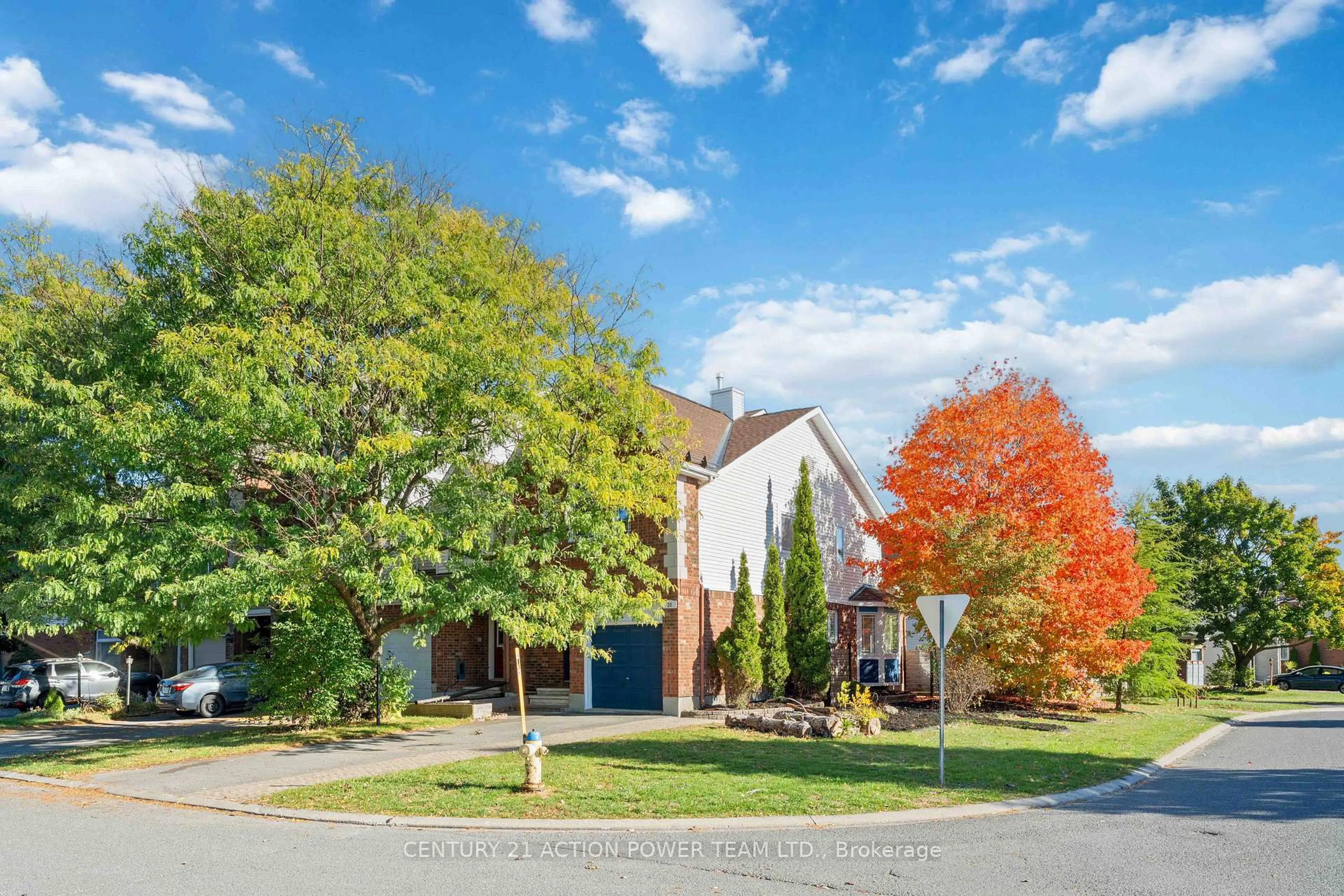 A pic from outside/outdoor area/front of a property/back of a property/a pic from drone, street for 20 Woodford Way, Ottawa Ontario K2J 4C4