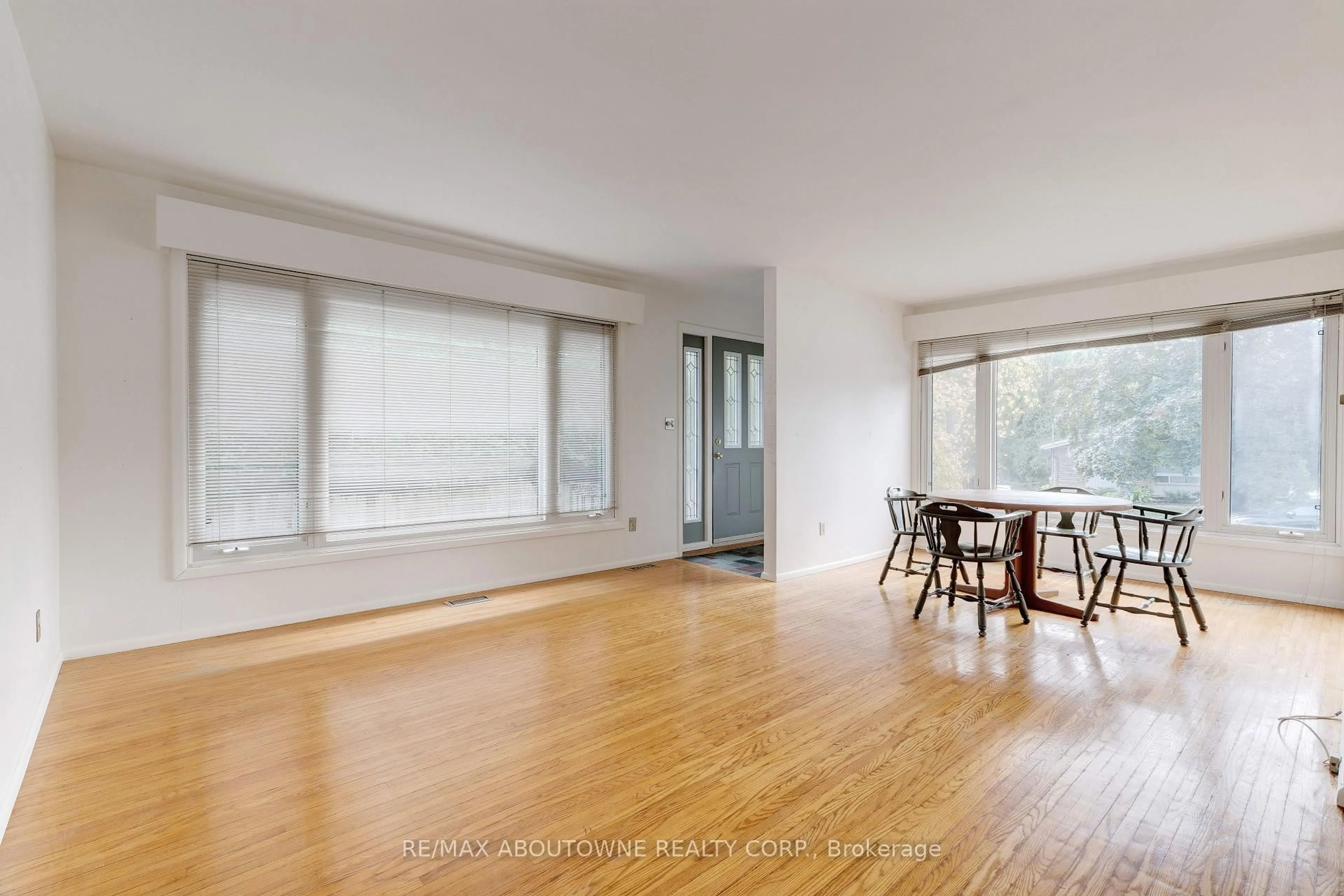 A pic of a room for 26 Sleepy Hollow Crt, Hamilton Ontario L9H 1H3