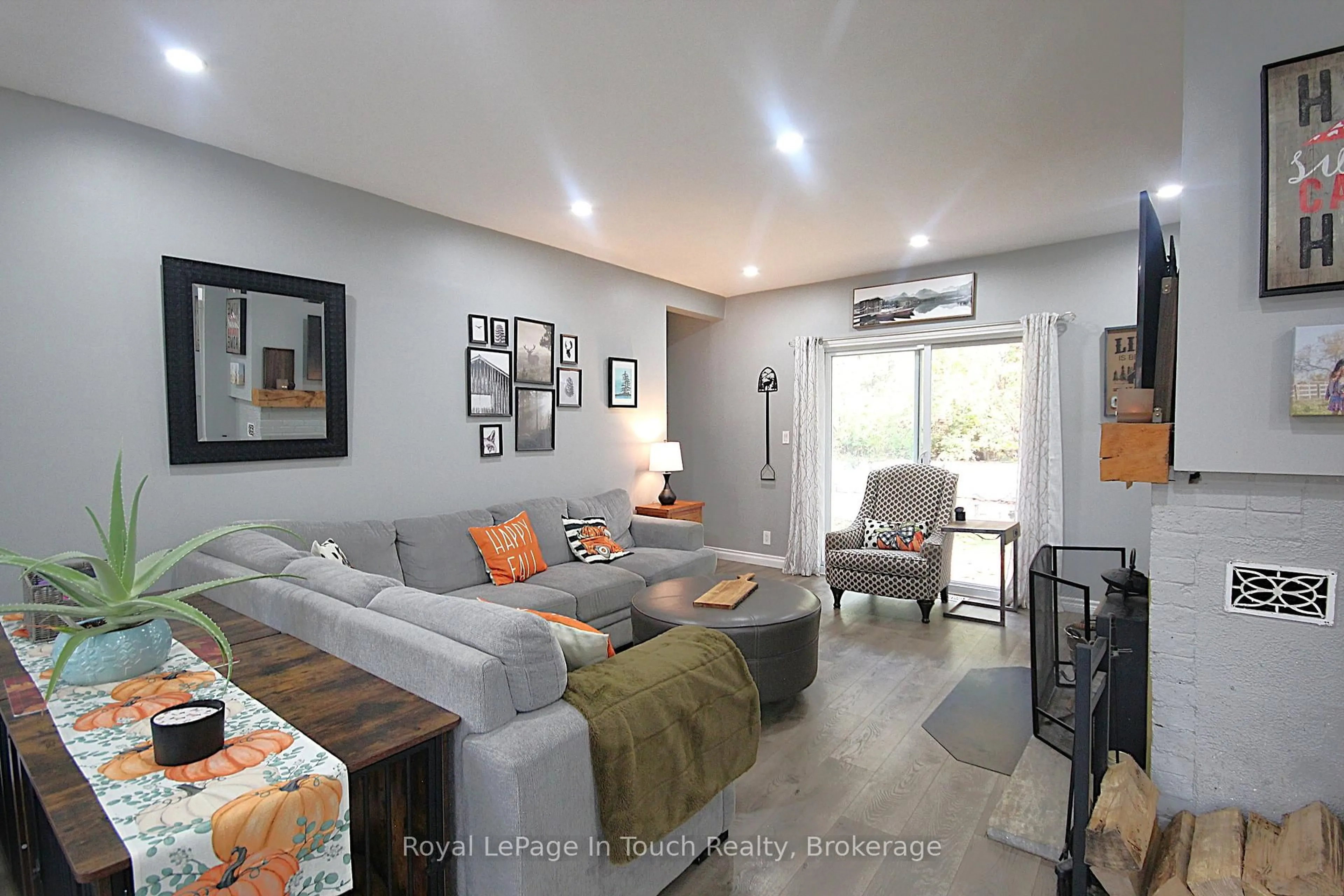 Living room with furniture, unknown for 18 Shady Glen Lane, Mono Ontario L9W 6G9