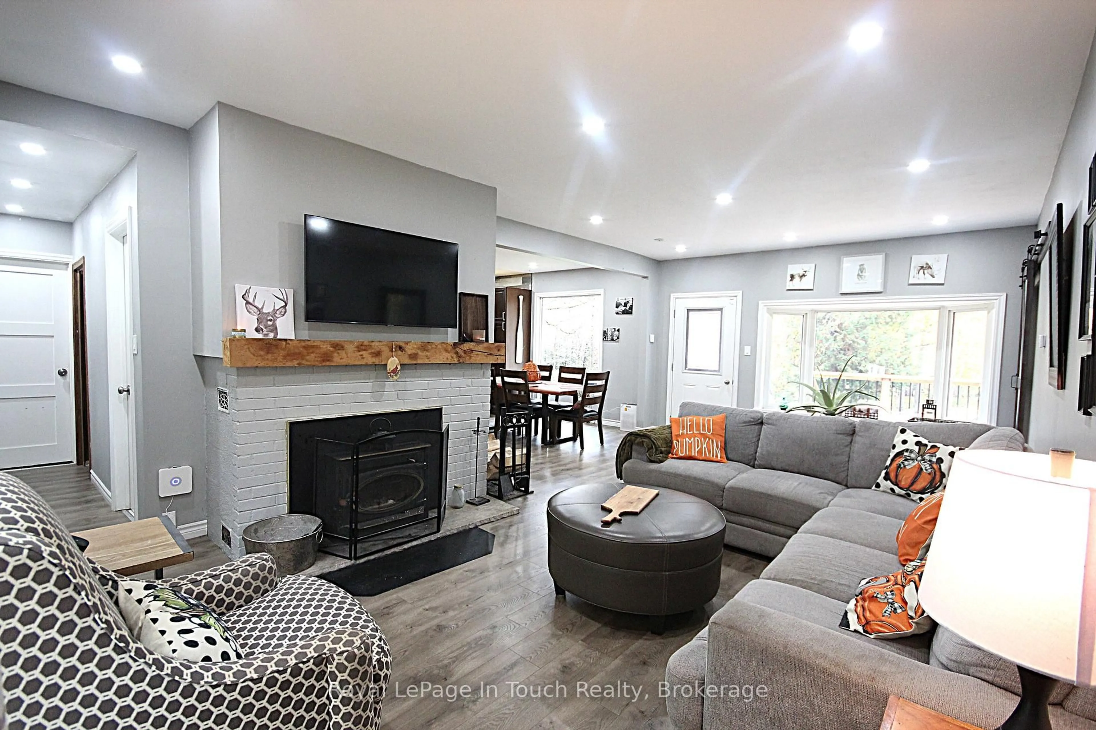 Living room with furniture, unknown for 18 Shady Glen Lane, Mono Ontario L9W 6G9