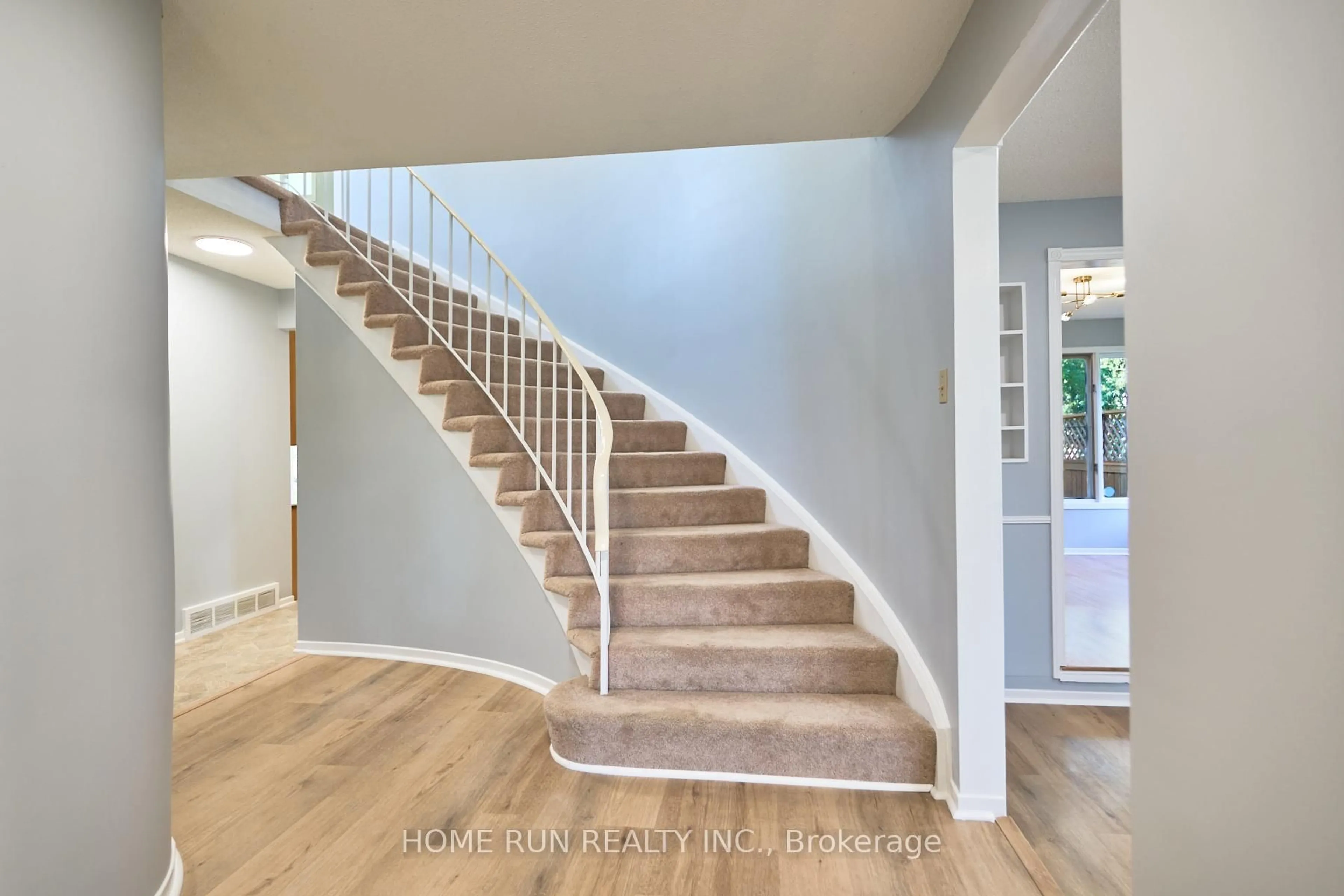 Stairs for 20 Thiessen Cres, Ottawa Ontario K2L 2M3