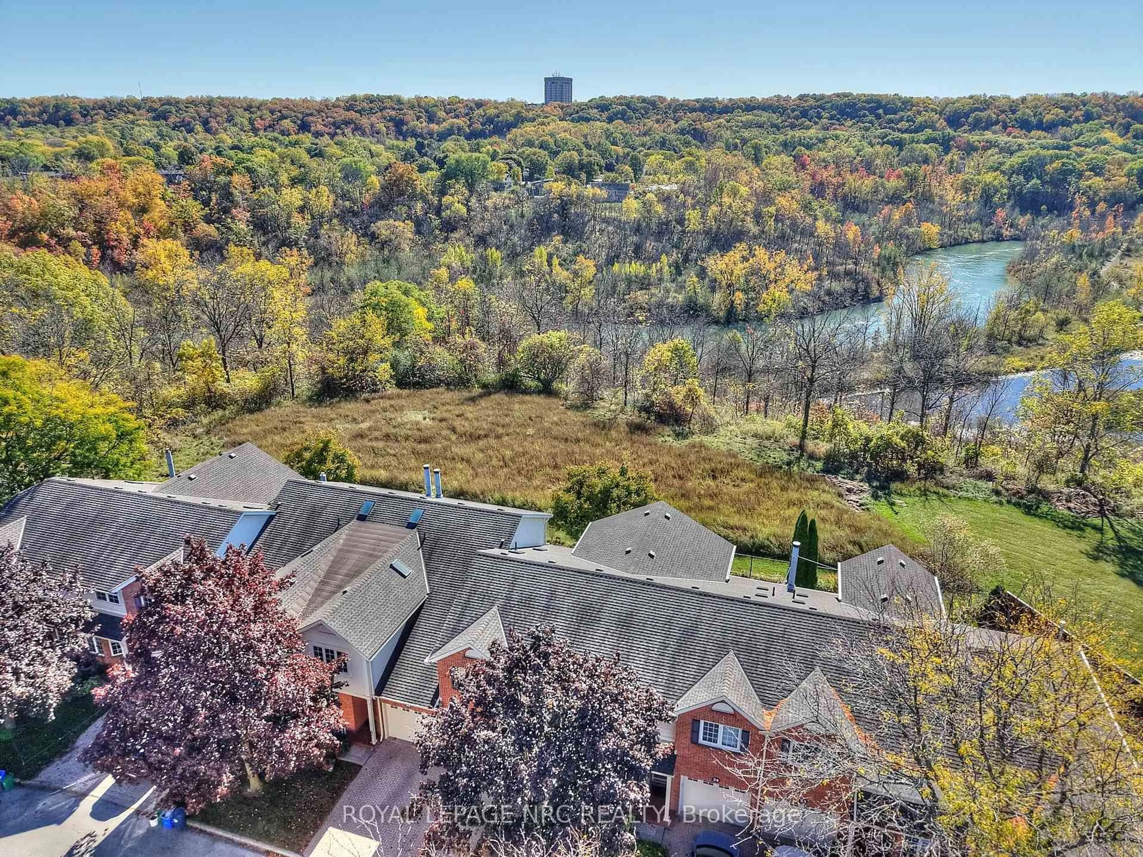 A pic from outside/outdoor area/front of a property/back of a property/a pic from drone, water/lake/river/ocean view for 275 PELHAM Rd #35, St. Catharines Ontario L2S 3B9