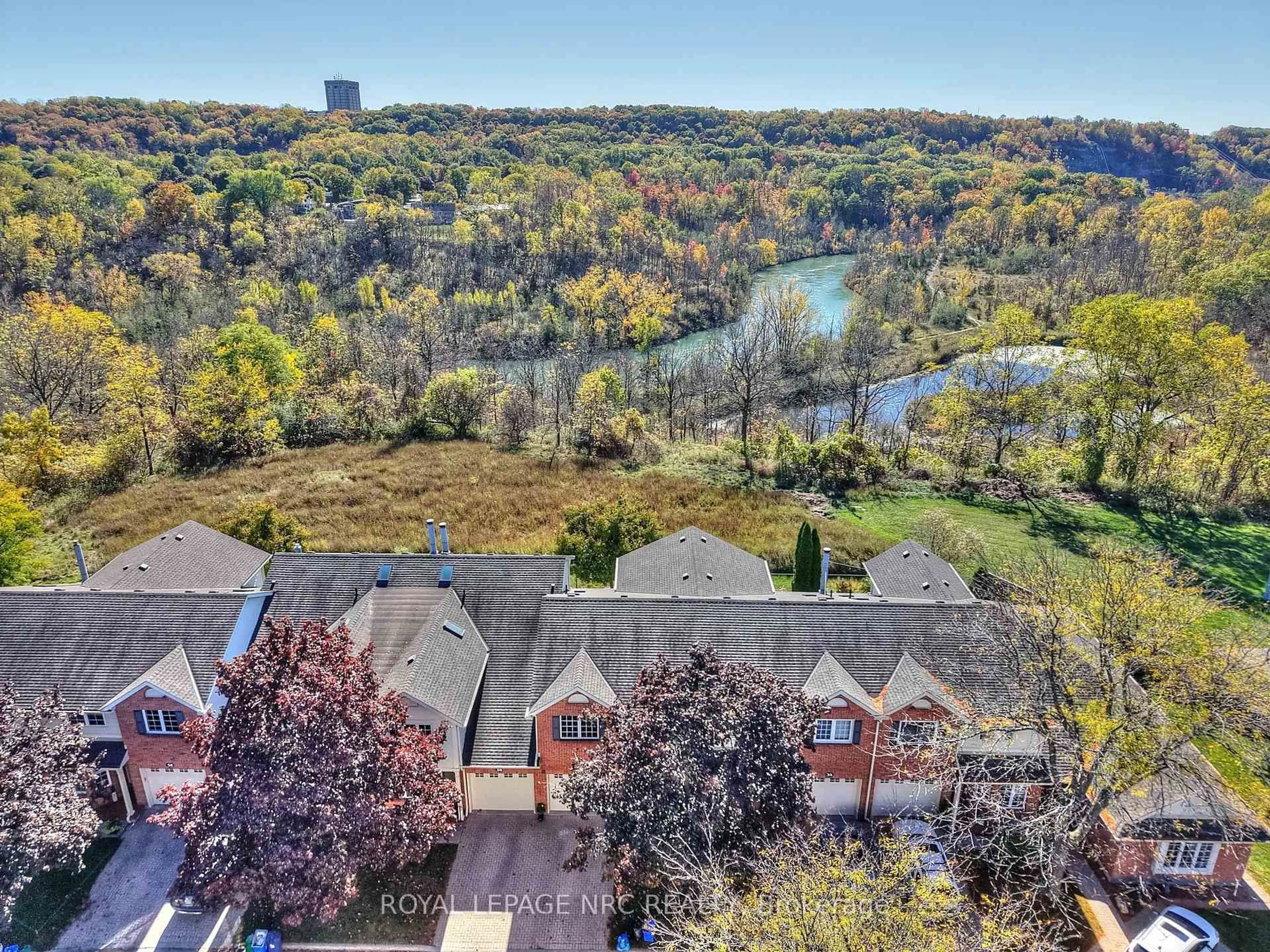 A pic from outside/outdoor area/front of a property/back of a property/a pic from drone, water/lake/river/ocean view for 275 PELHAM Rd #35, St. Catharines Ontario L2S 3B9