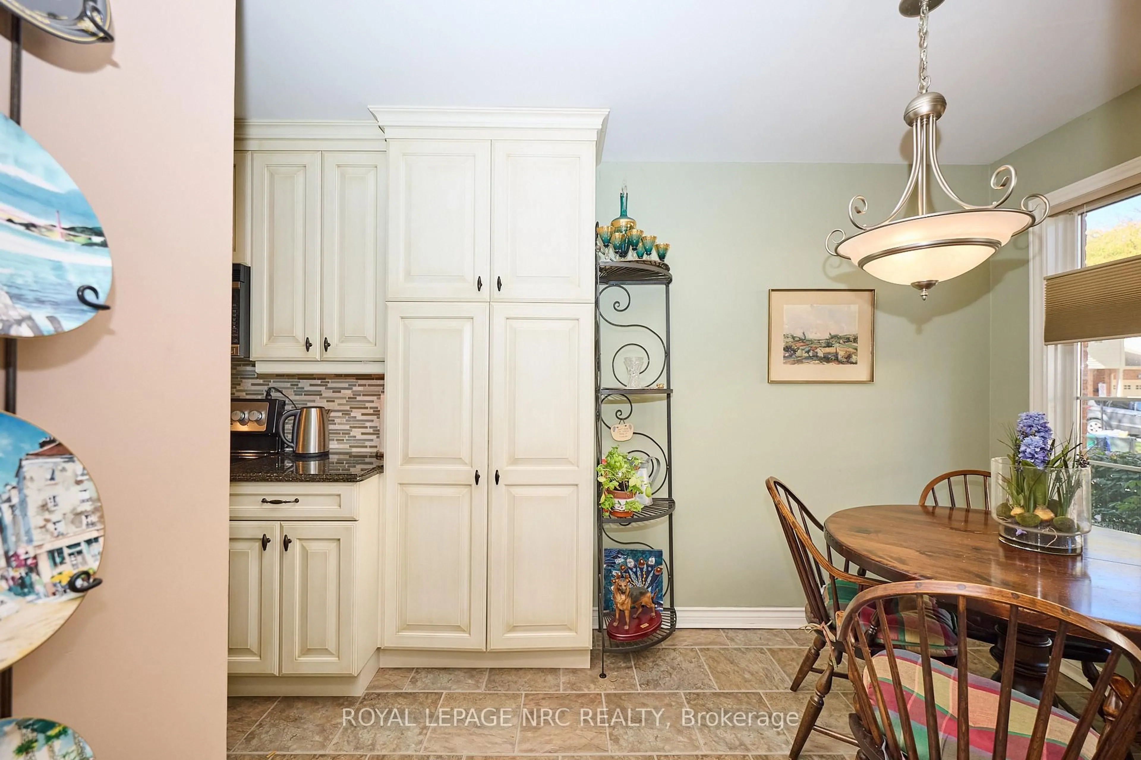Open concept kitchen, ceramic/tile floor for 275 PELHAM Rd #35, St. Catharines Ontario L2S 3B9