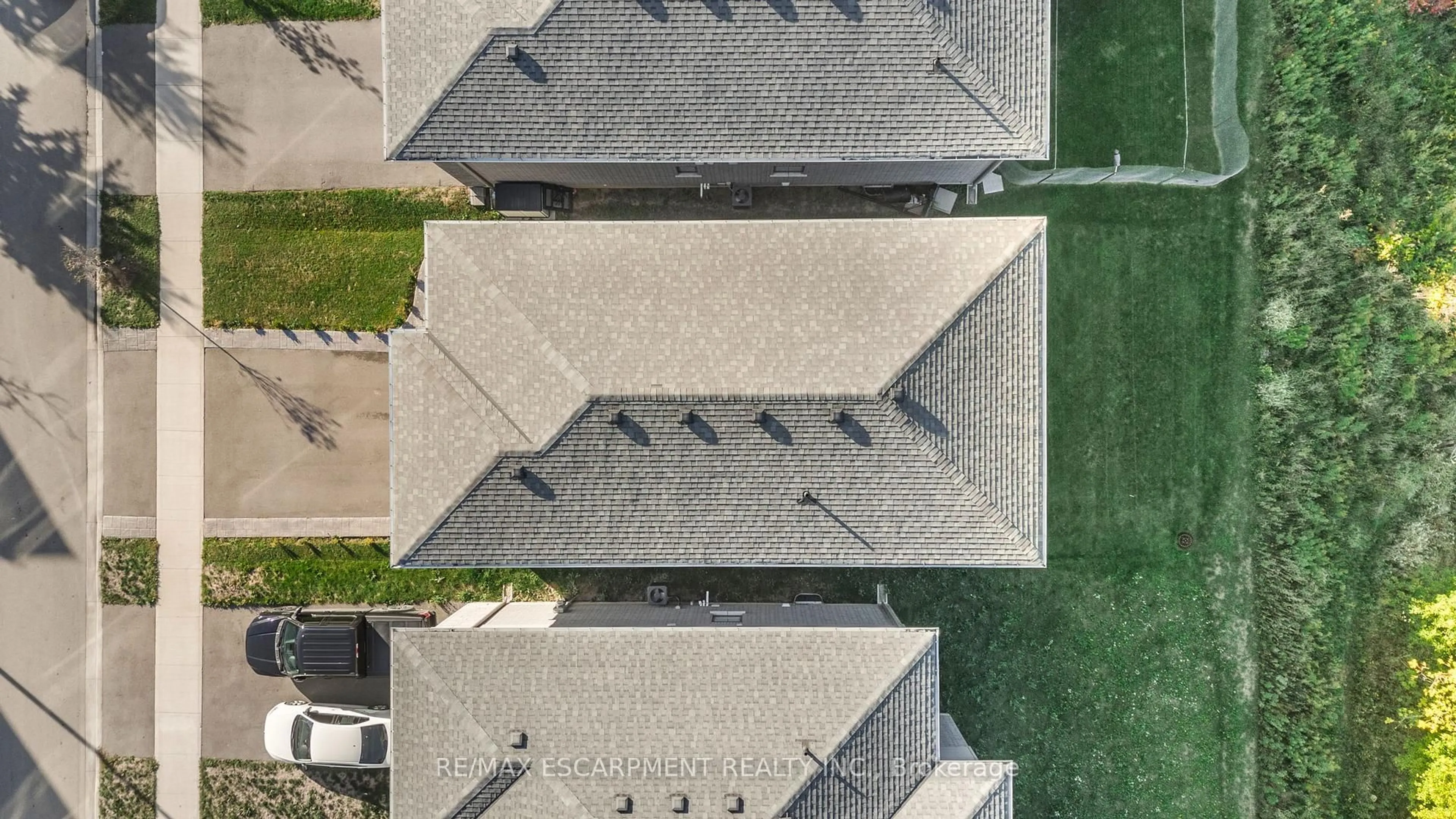 A pic from outside/outdoor area/front of a property/back of a property/a pic from drone, unknown for 52 Bedrock Dr, Hamilton Ontario L8J 0K6