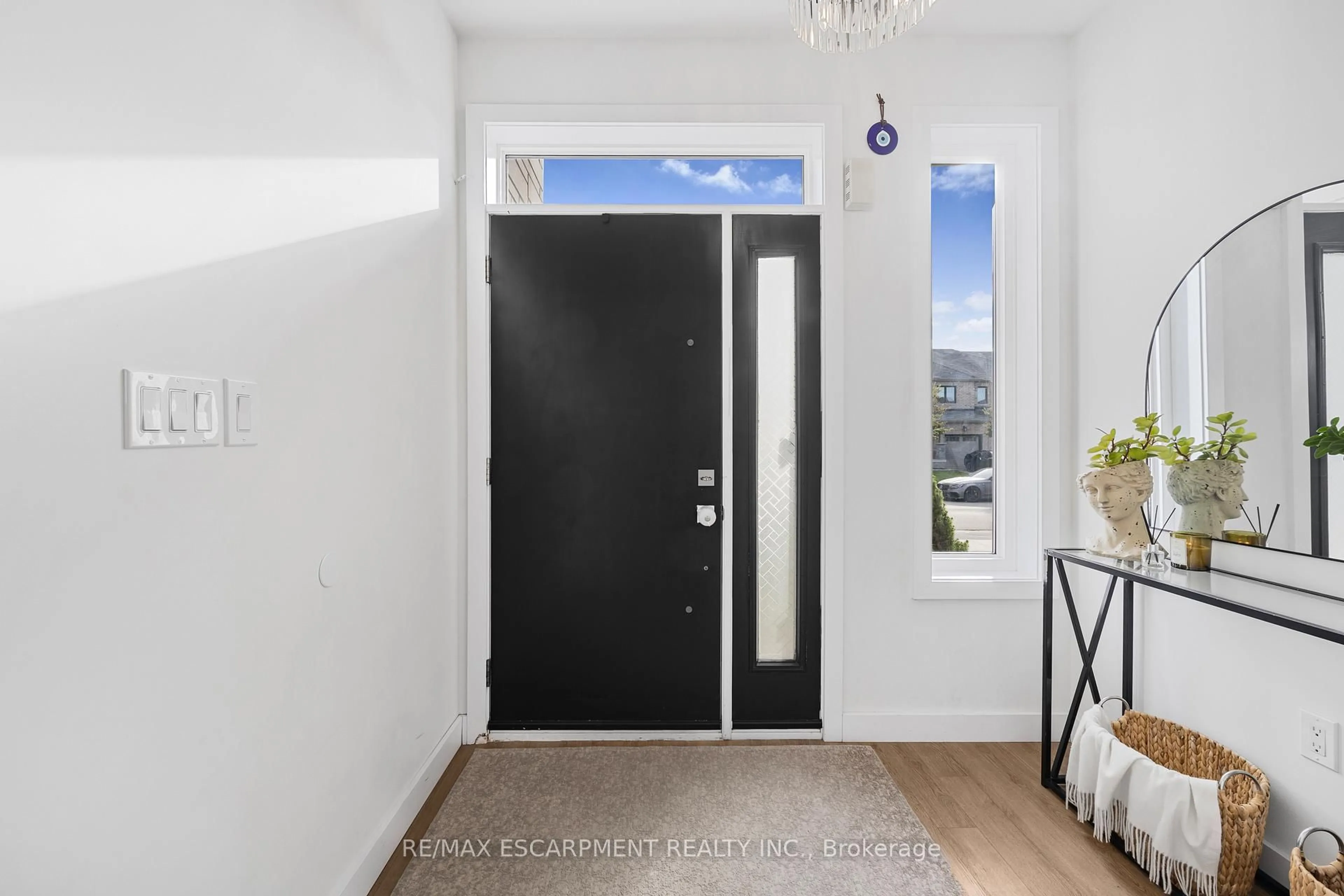 Indoor entryway for 52 Bedrock Dr, Hamilton Ontario L8J 0K6
