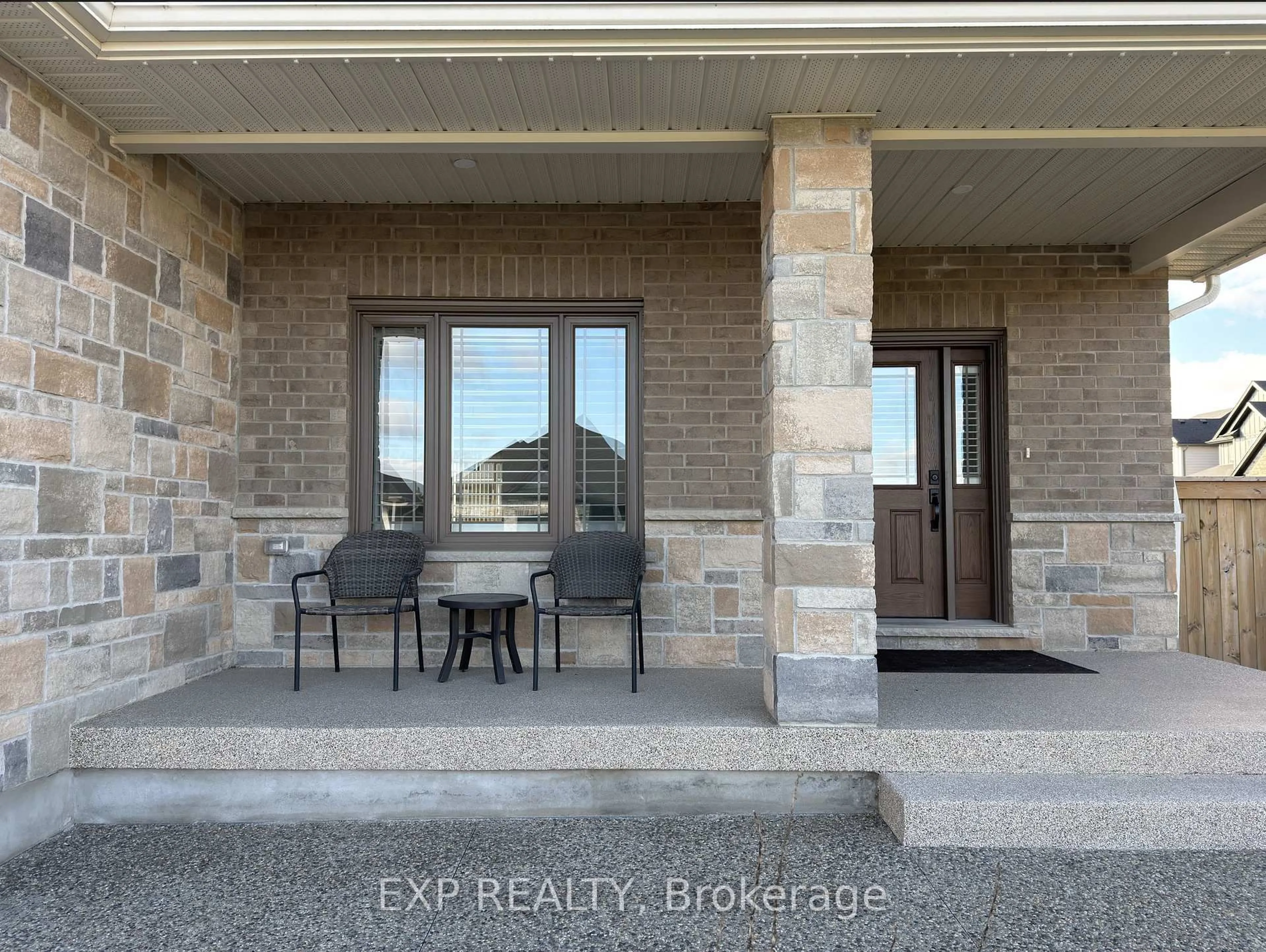 Indoor entryway for 175 Boardwalk Way, Thames Centre Ontario N0L 1G2