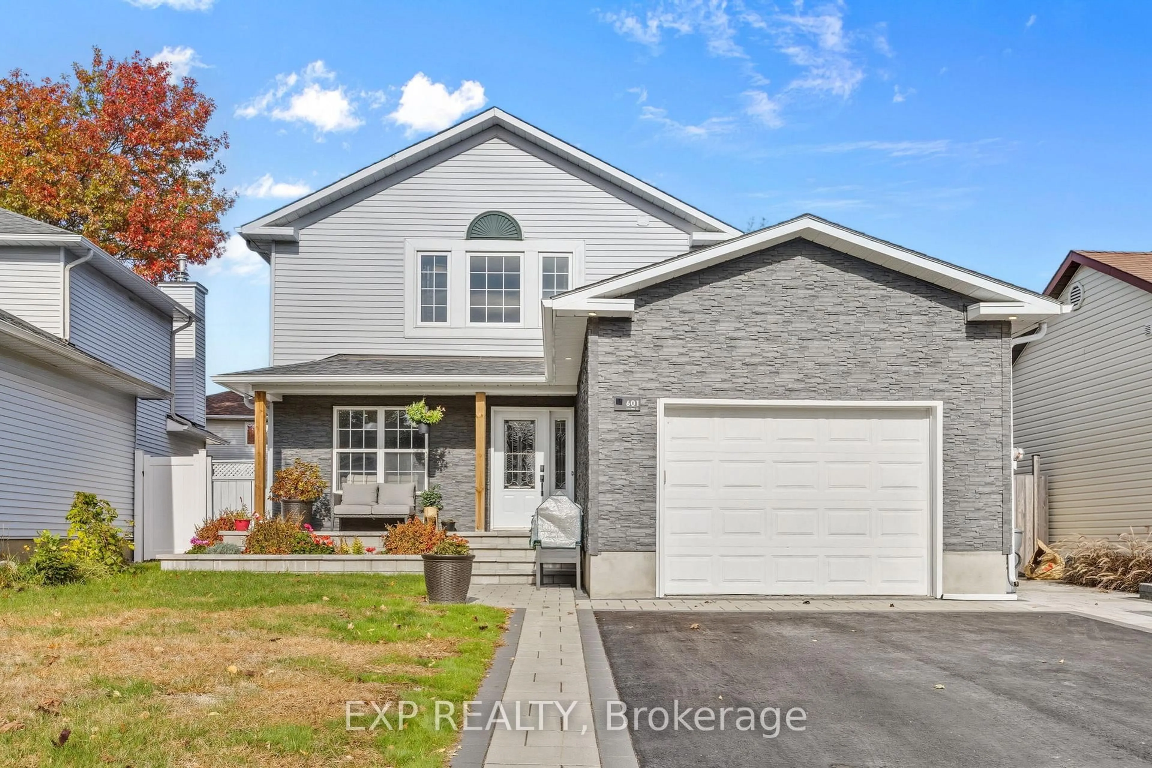Home with vinyl exterior material, street for 601 Steller St, Ottawa Ontario K4A 1N2