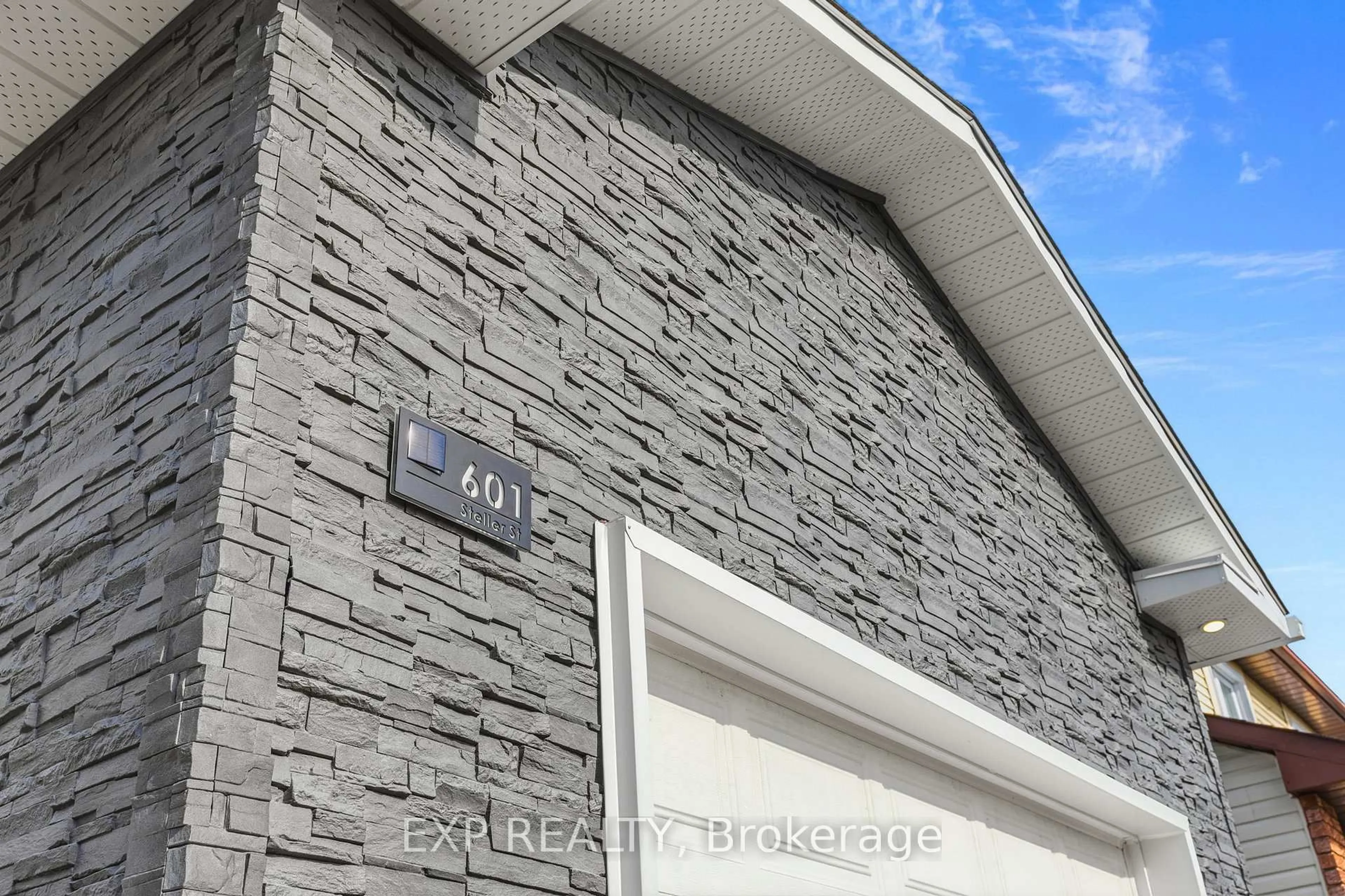 Home with brick exterior material, building for 601 Steller St, Ottawa Ontario K4A 1N2