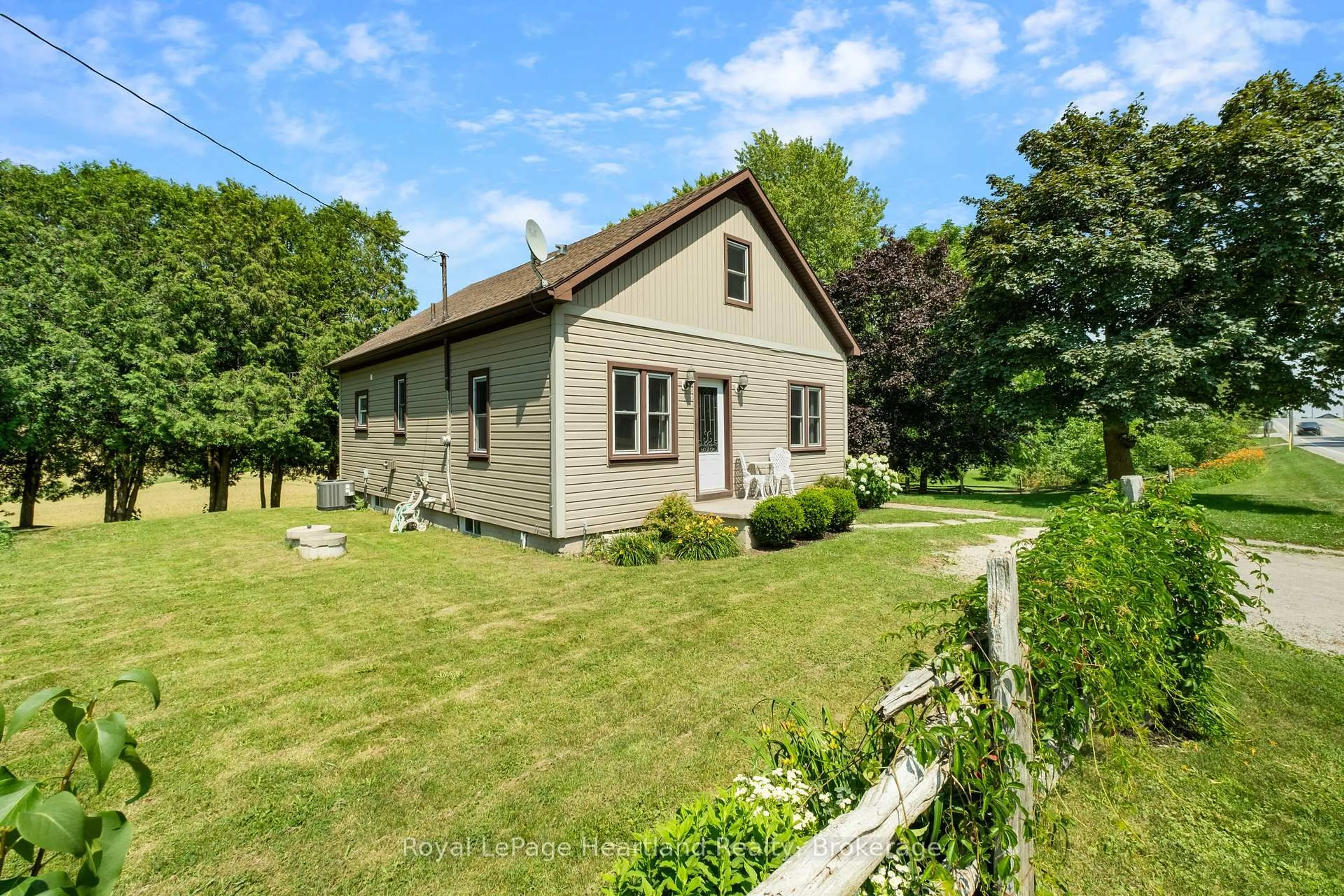 A pic from outside/outdoor area/front of a property/back of a property/a pic from drone, building for 38480 Blyth Rd, Ashfield-Colborne-Wawanosh Ontario N0M 1E0